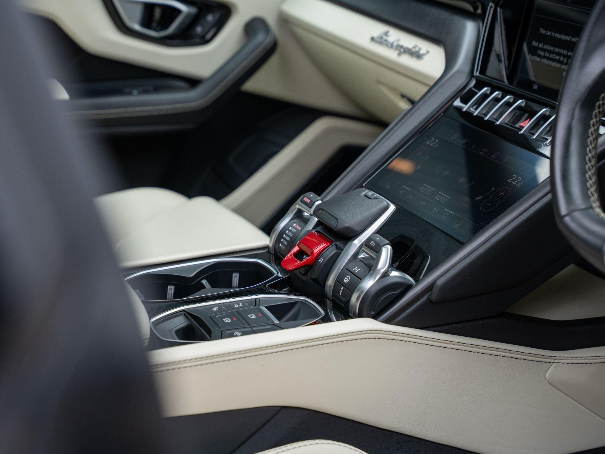 Lamborghini Urus view 37