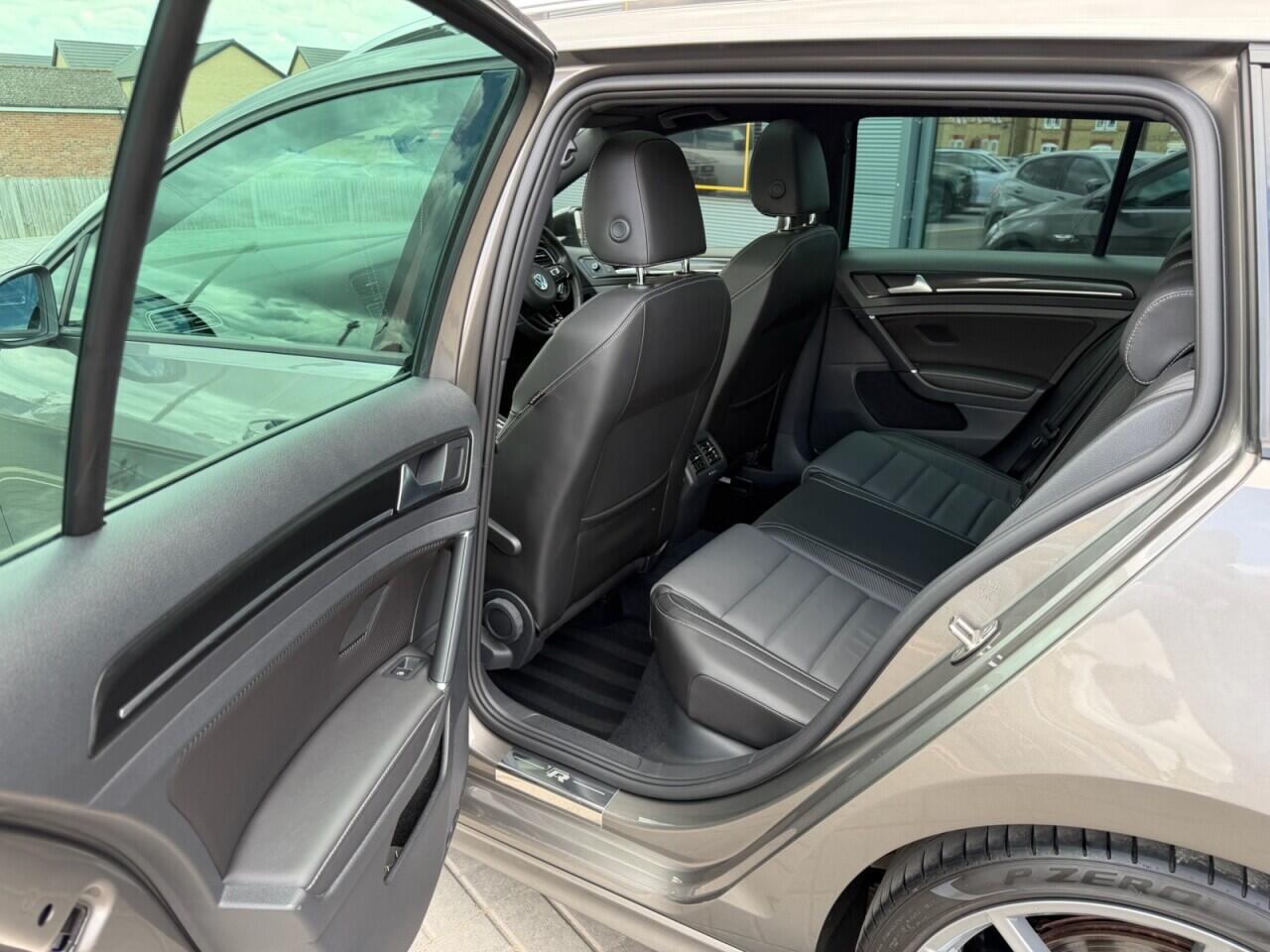Volkswagen Golf view 16