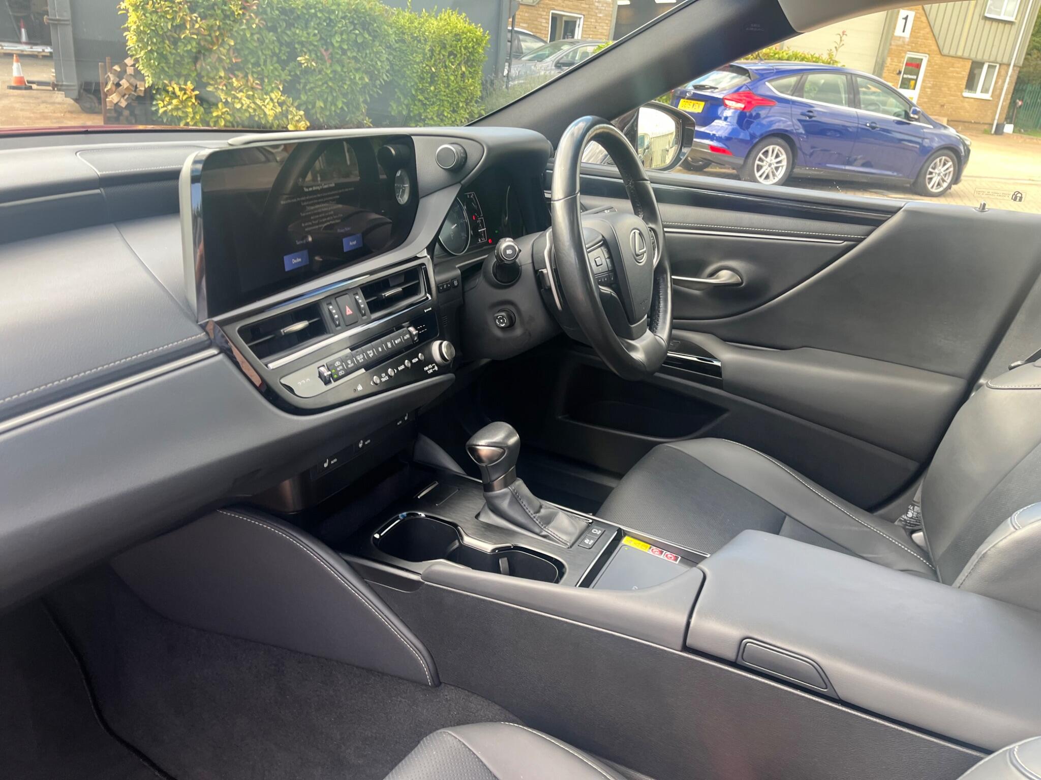 Lexus ES view 25