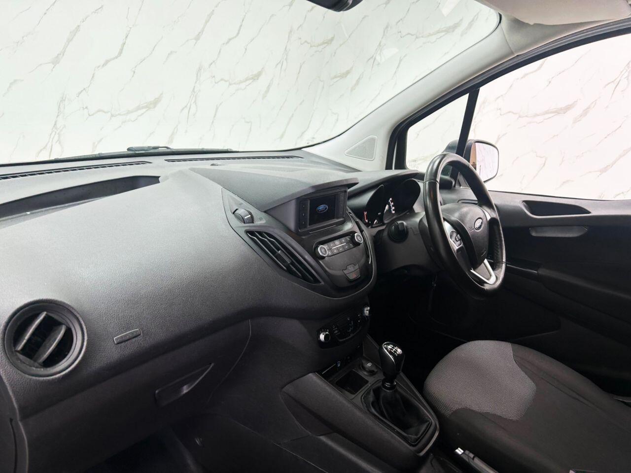 Ford Transit Courier view 15