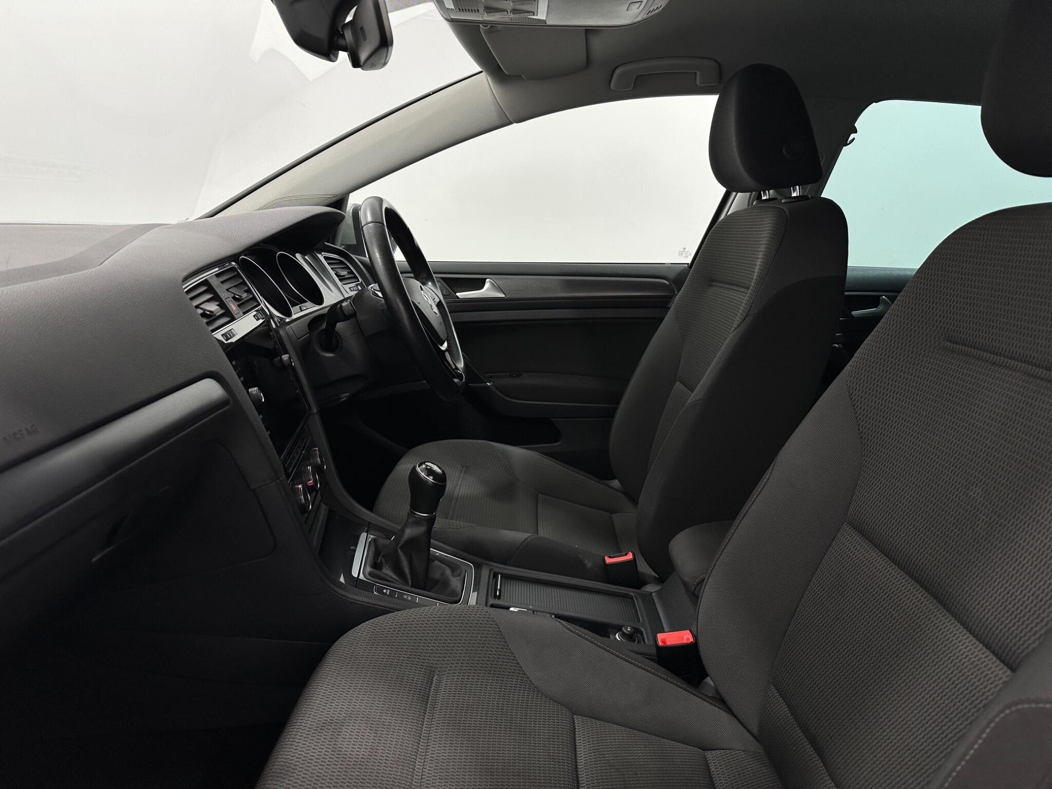 Volkswagen Golf view 35