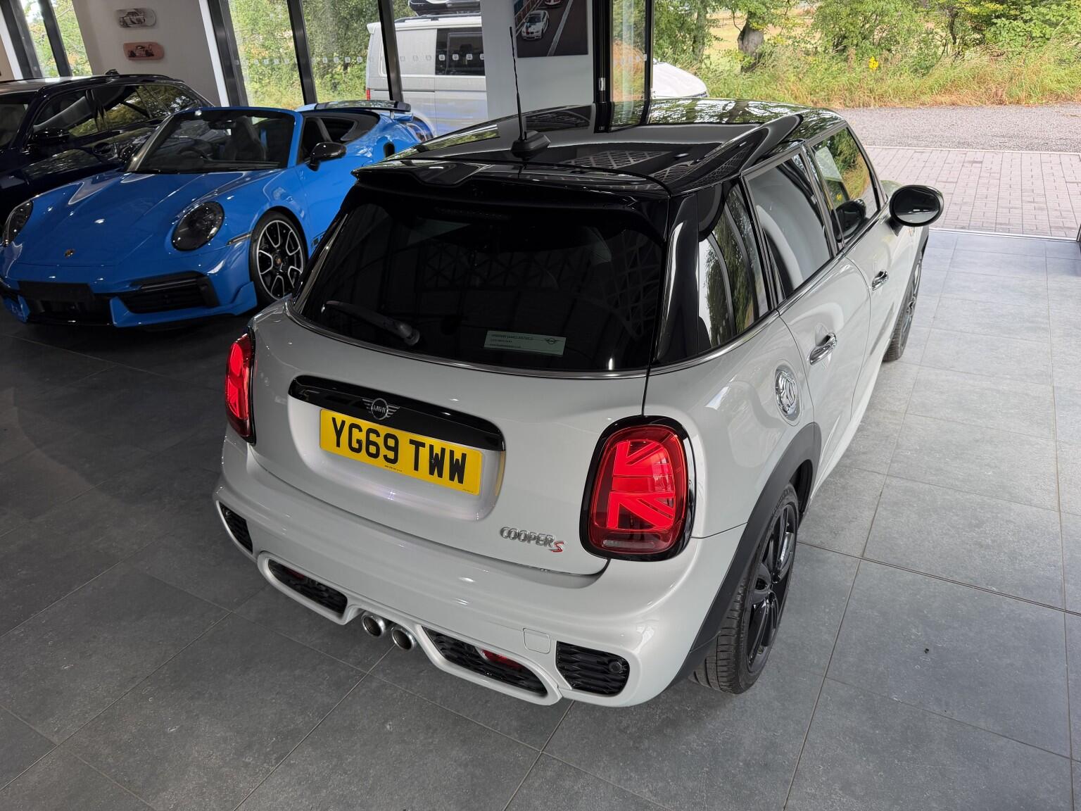 Mini Cooper view 30