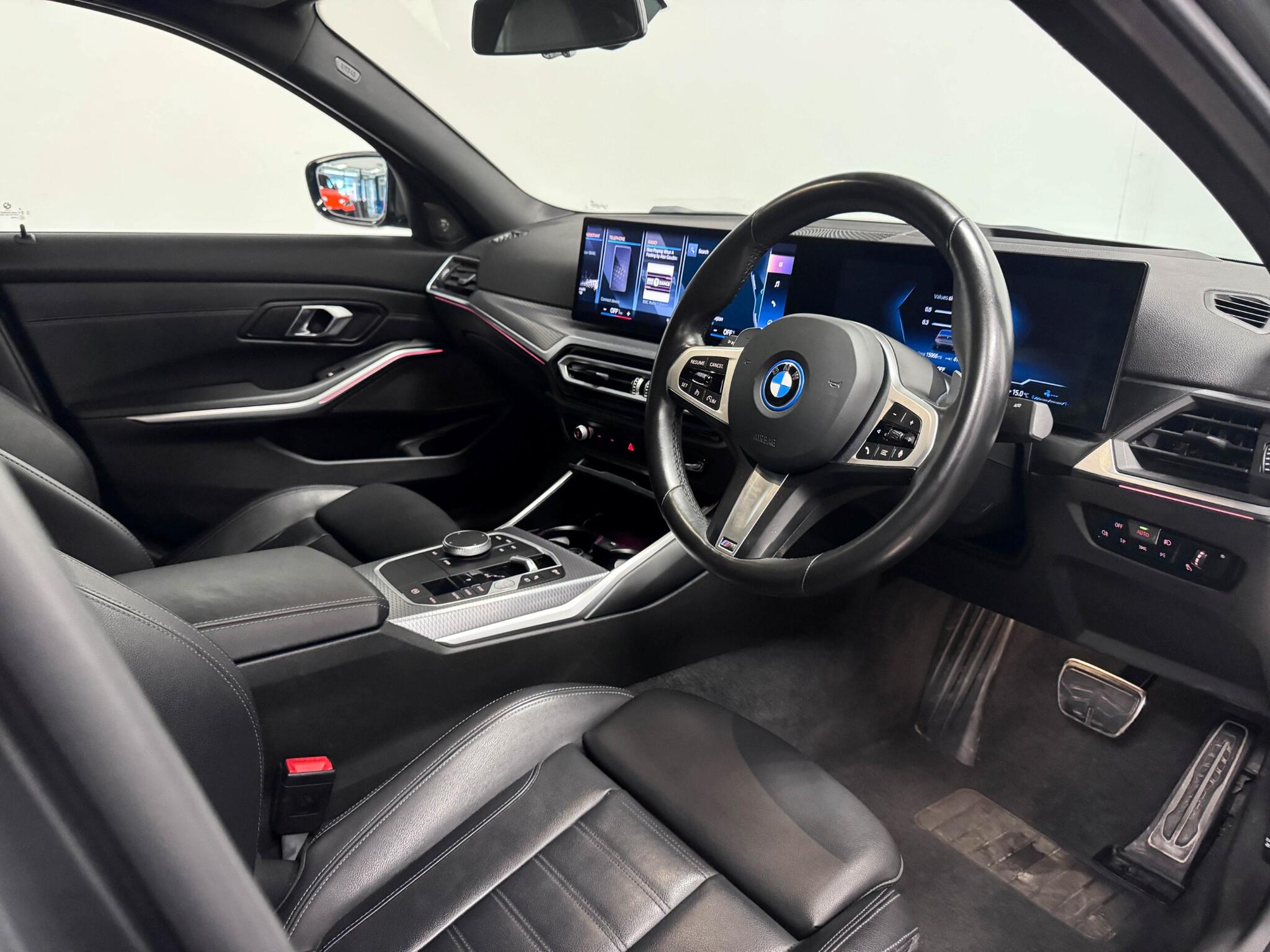 BMW 3 Series view 30