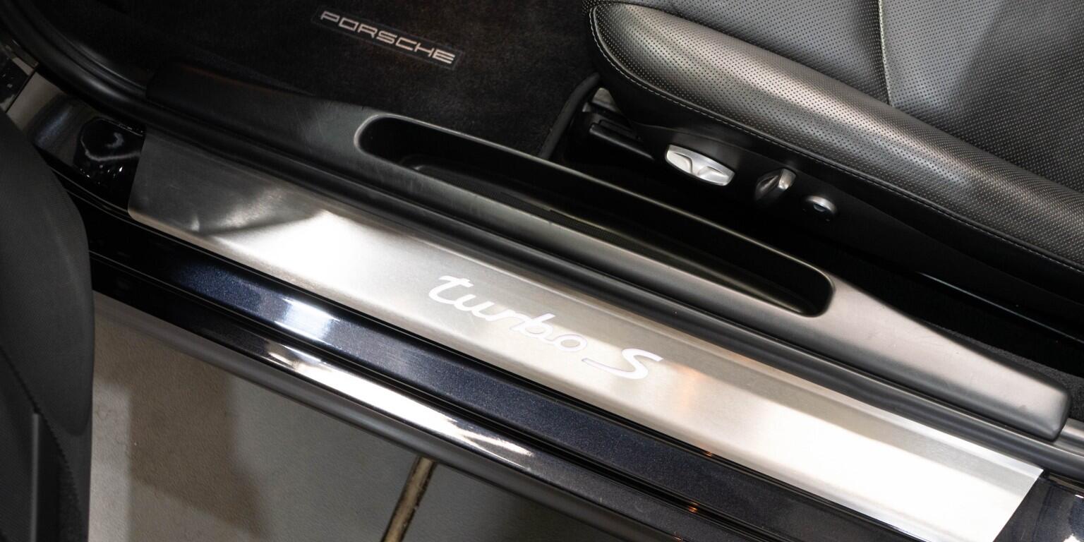 Porsche 911 view 28