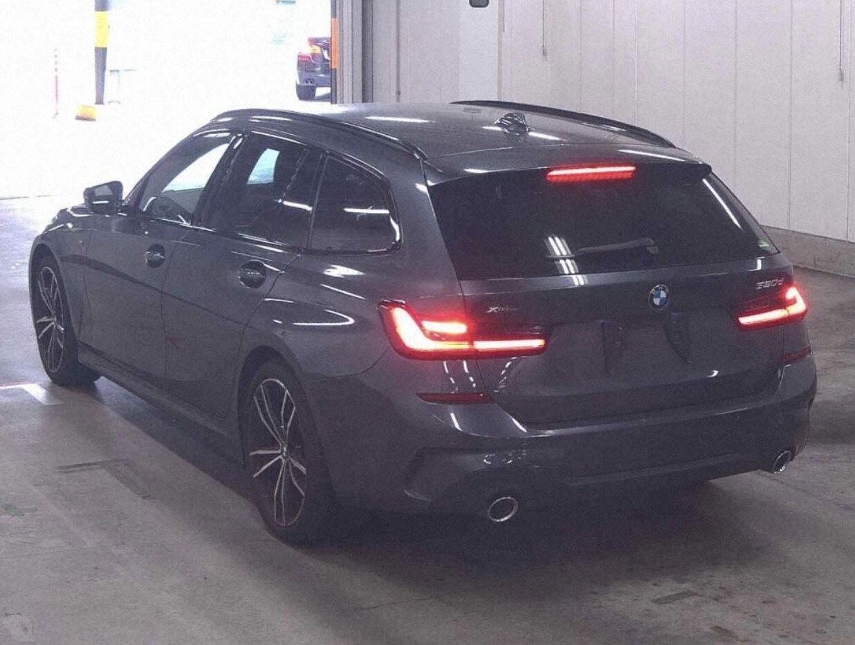 BMW 3 Series view 4