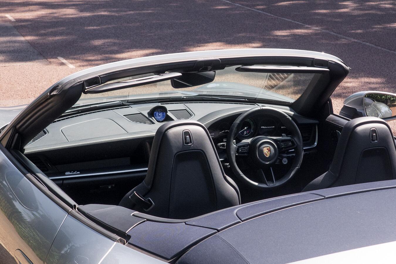 Porsche 911 view 30