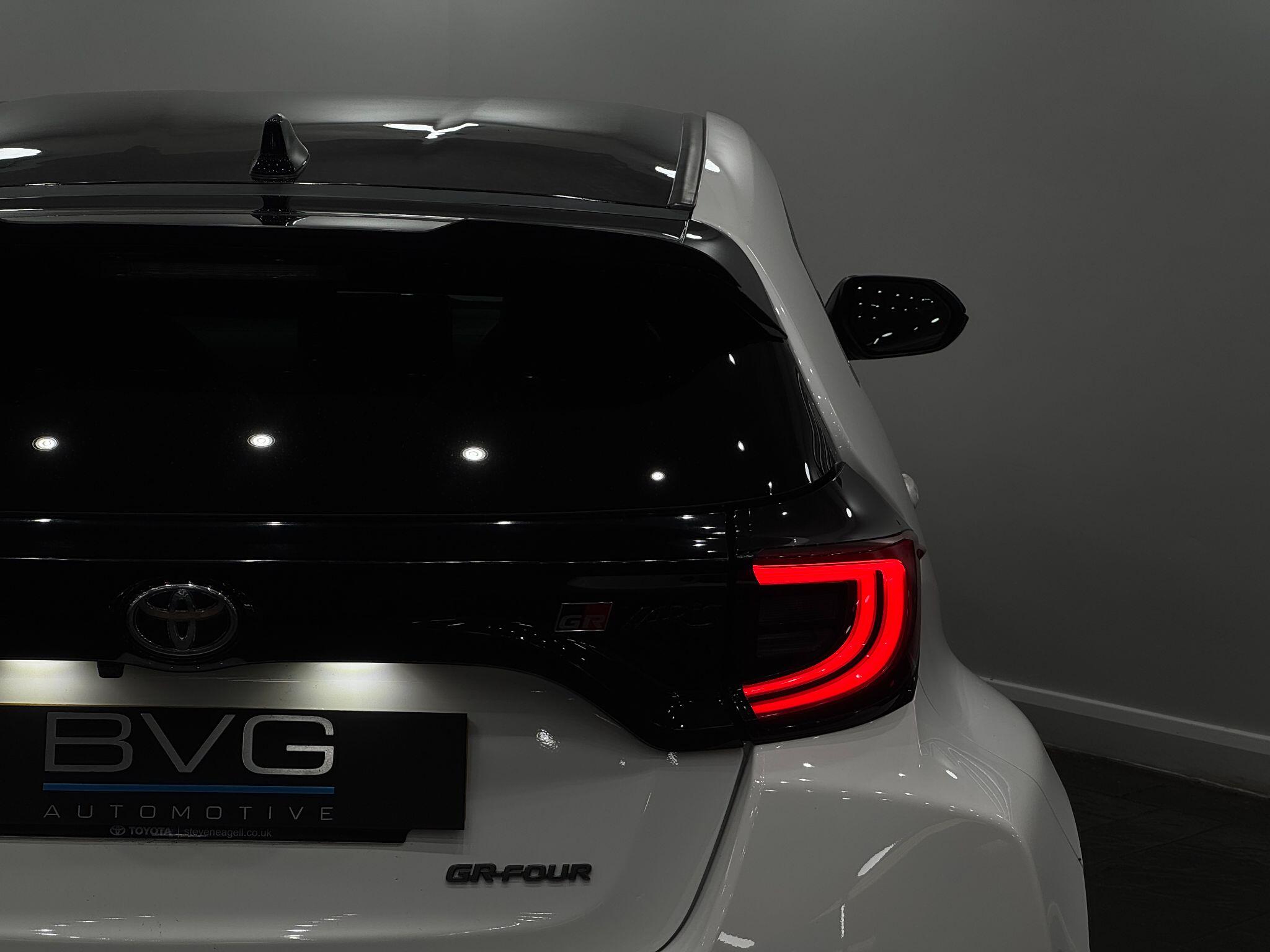 Toyota Yaris view 21