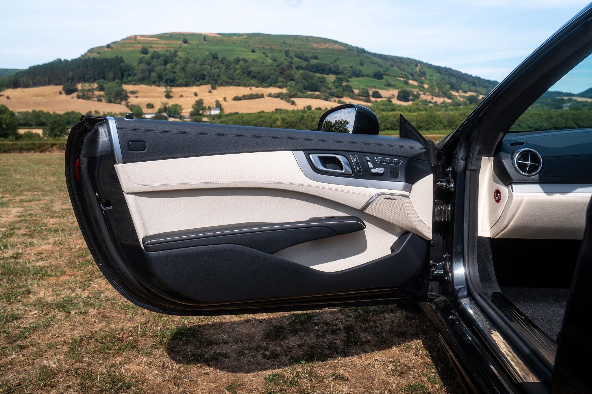 Mercedes-Benz SL view 36
