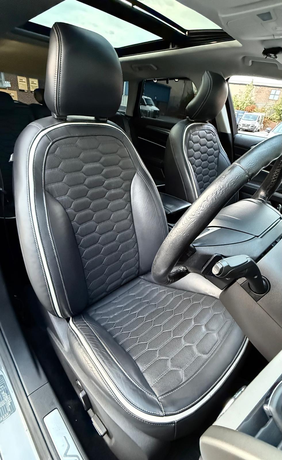 Ford Mondeo view 25