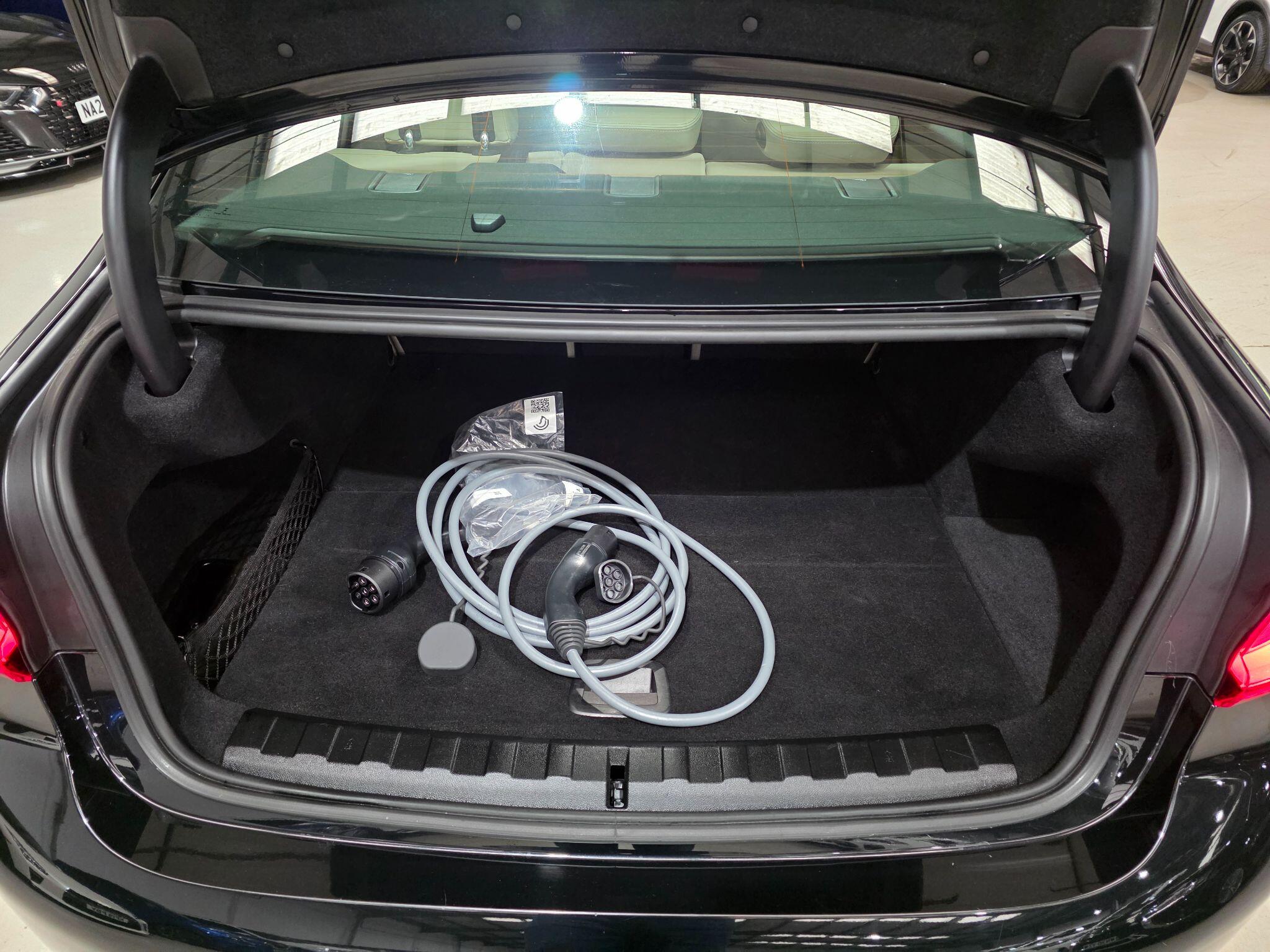 BMW 3 Series view 33