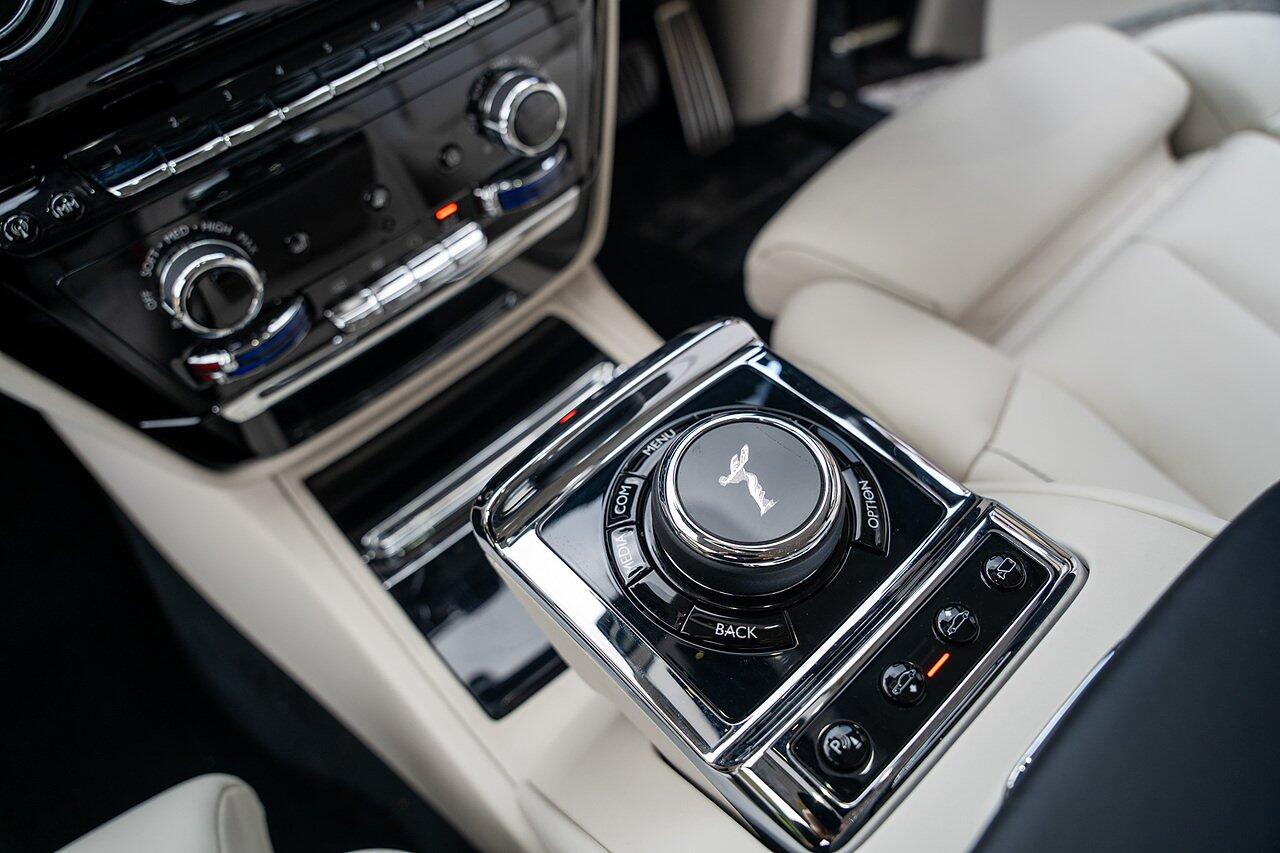 Rolls-Royce Phantom view 67