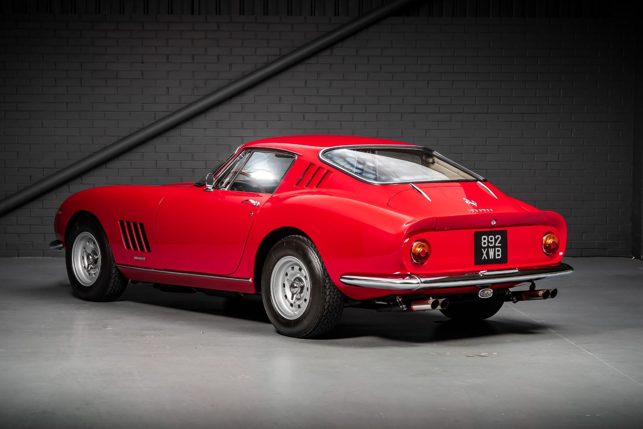 Ferrari 275 view 11
