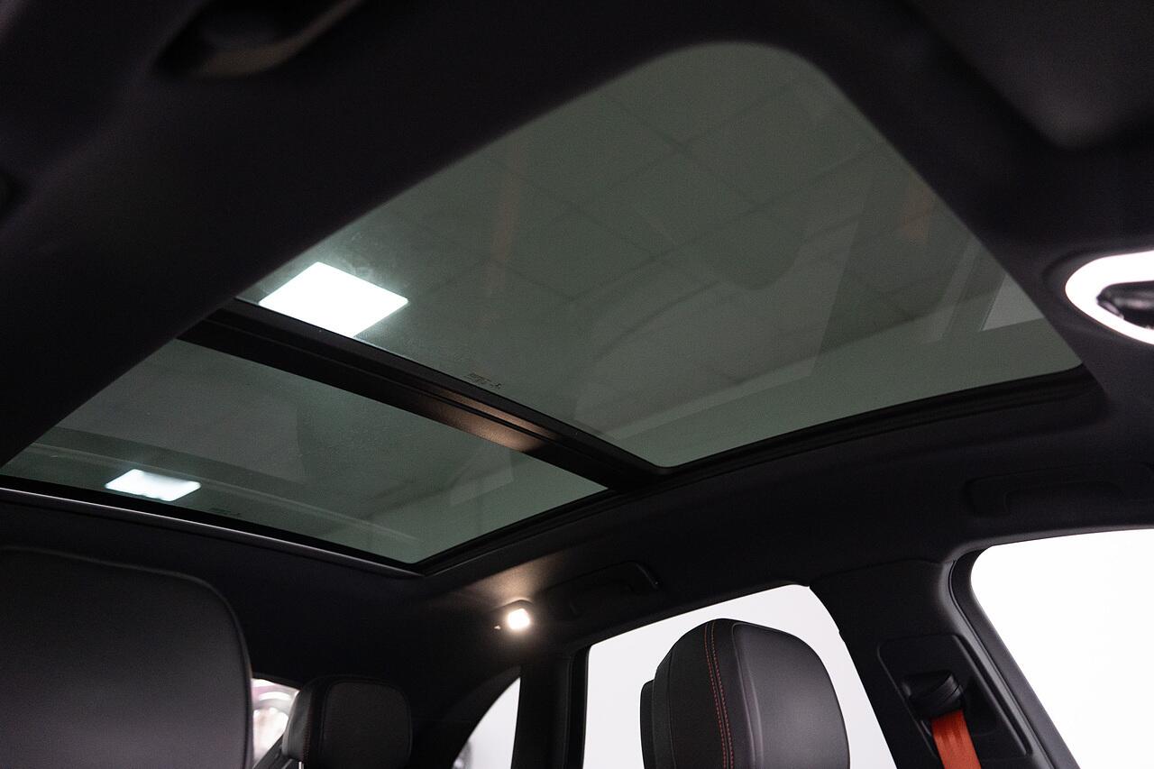Porsche Macan view 28