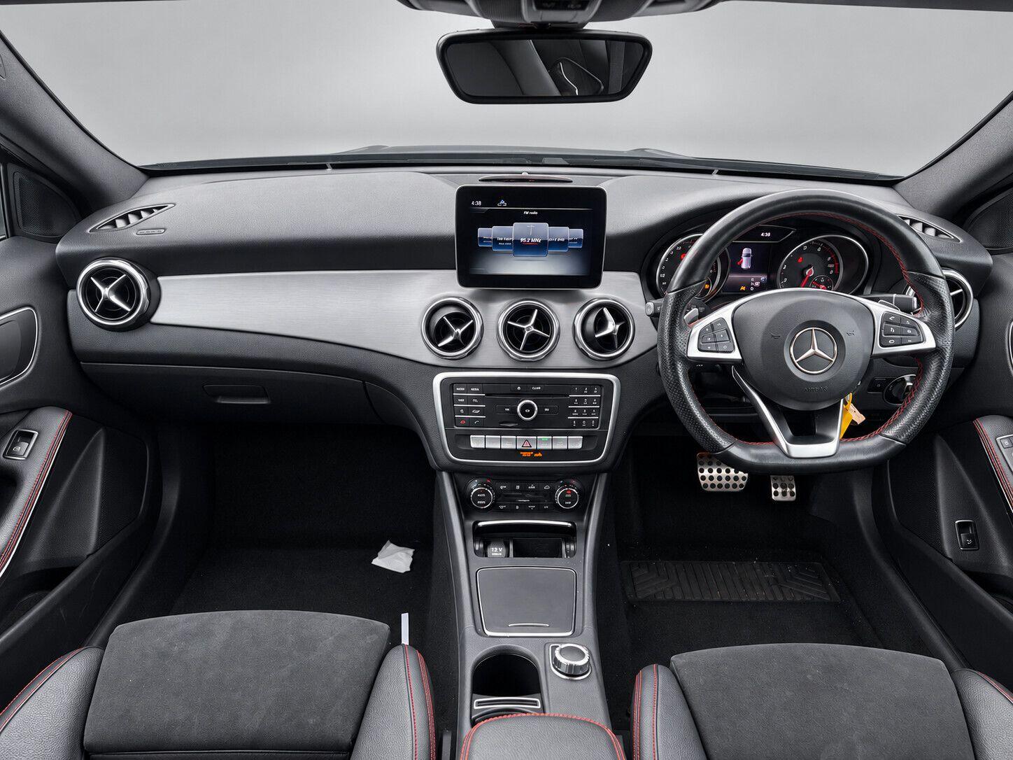 Mercedes-Benz Gla view 2
