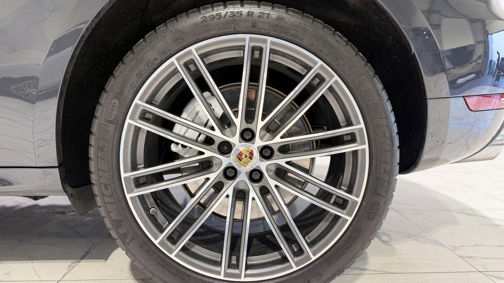 Porsche Macan view 51