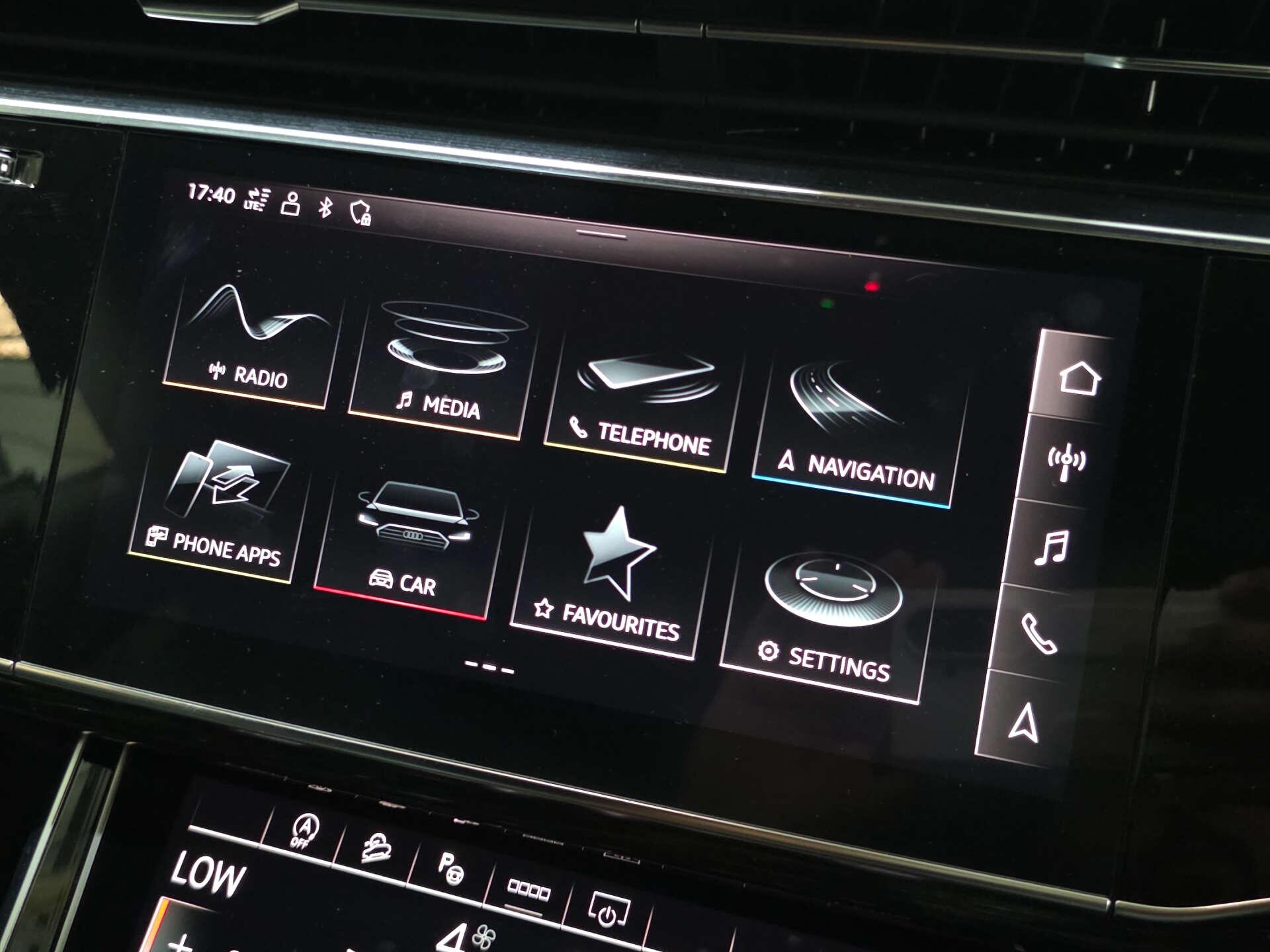 Audi Q8 view 38