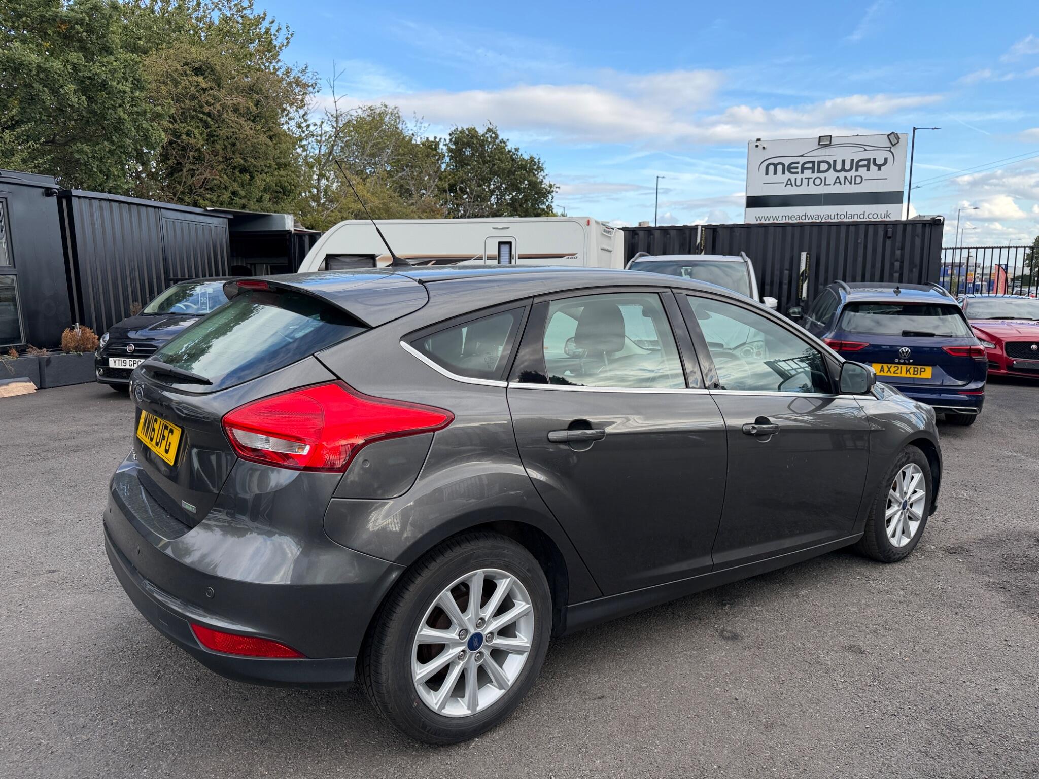 Ford Focus view 10