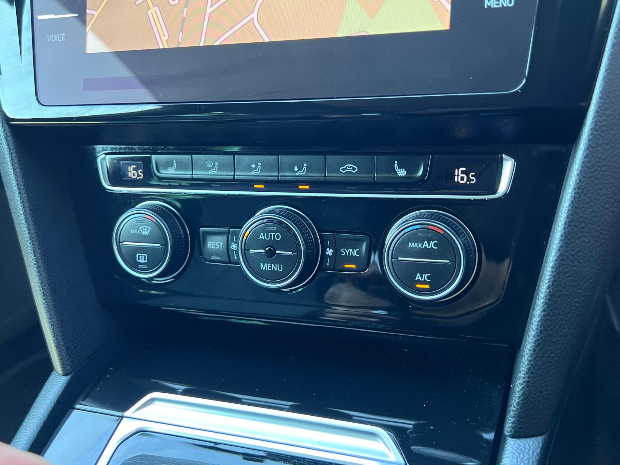 Volkswagen Passat view 28
