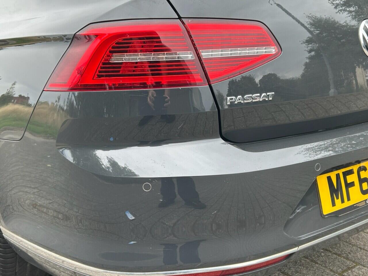 Volkswagen Passat view 15