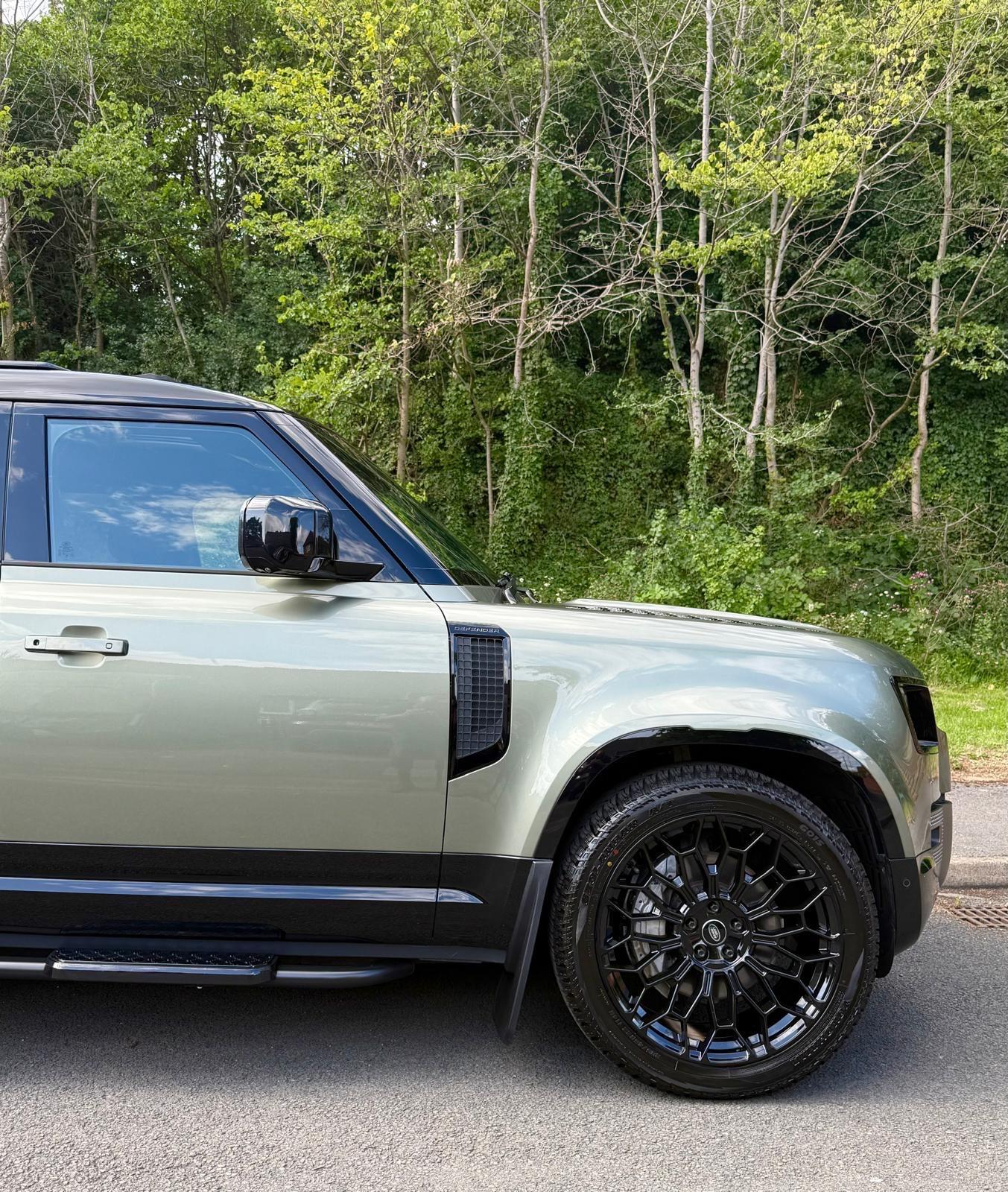Land Rover Defender view 77