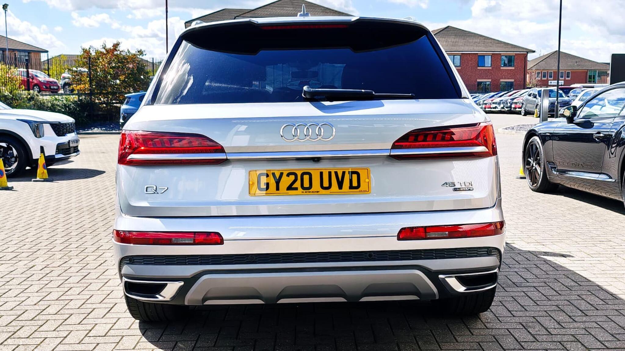Audi Audi Q7 view 10