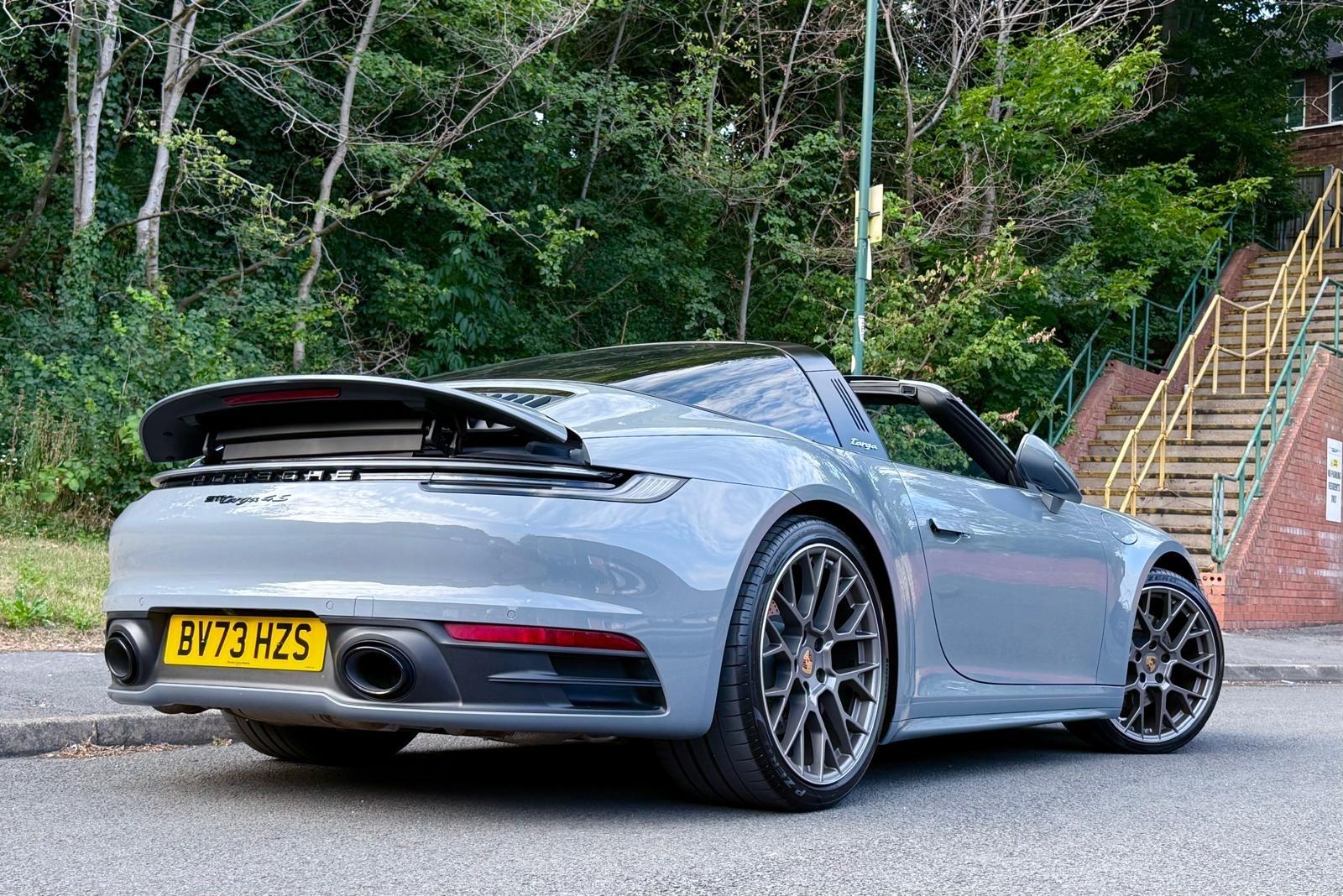 Porsche 911 view 30