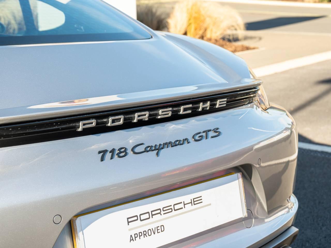 Porsche Cayman view 9