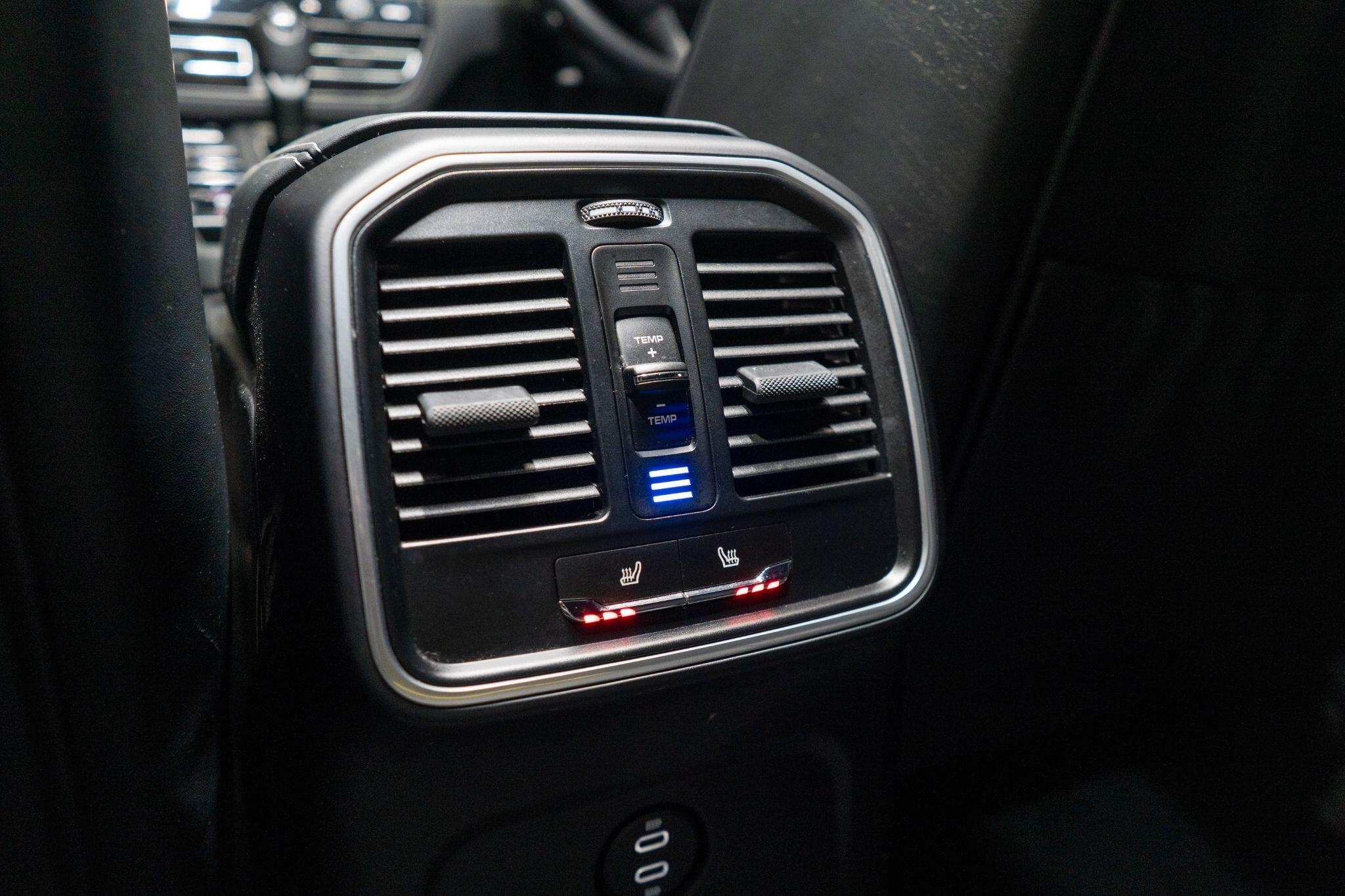 Porsche Macan view 20