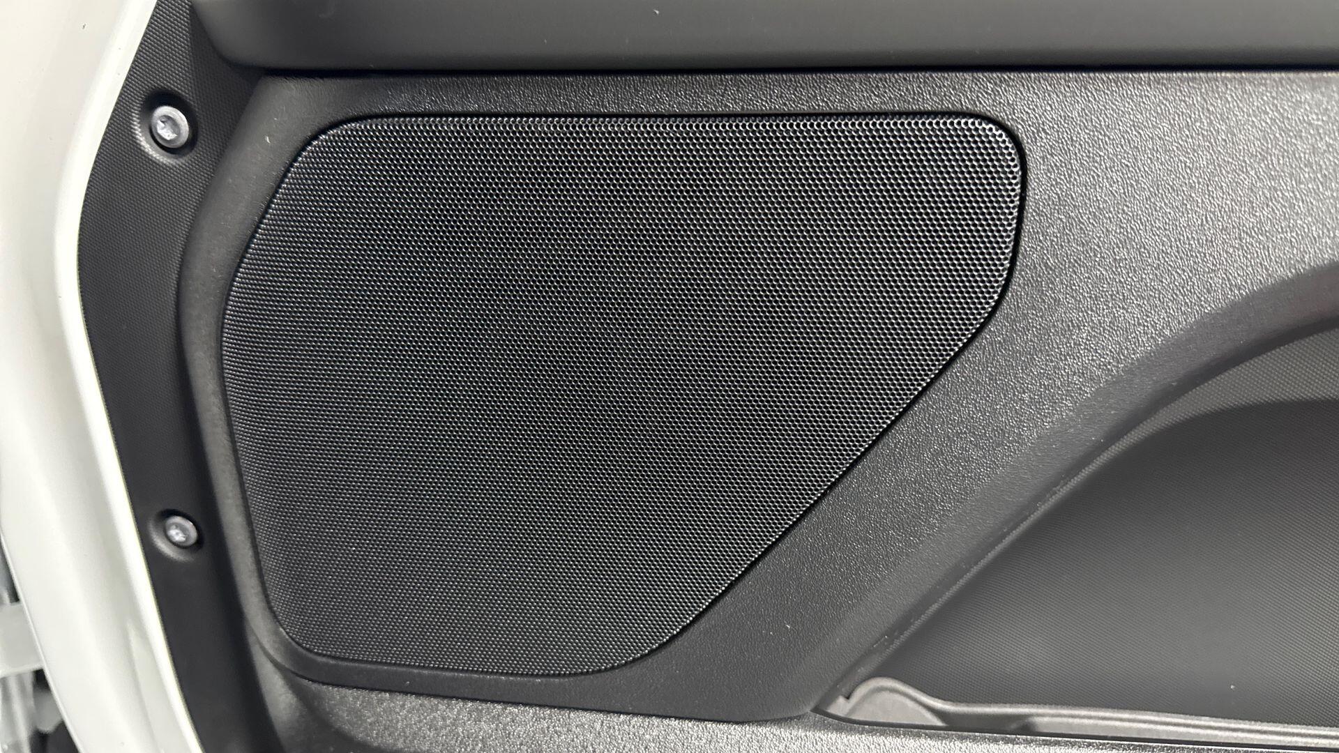 Land Rover Defender view 23