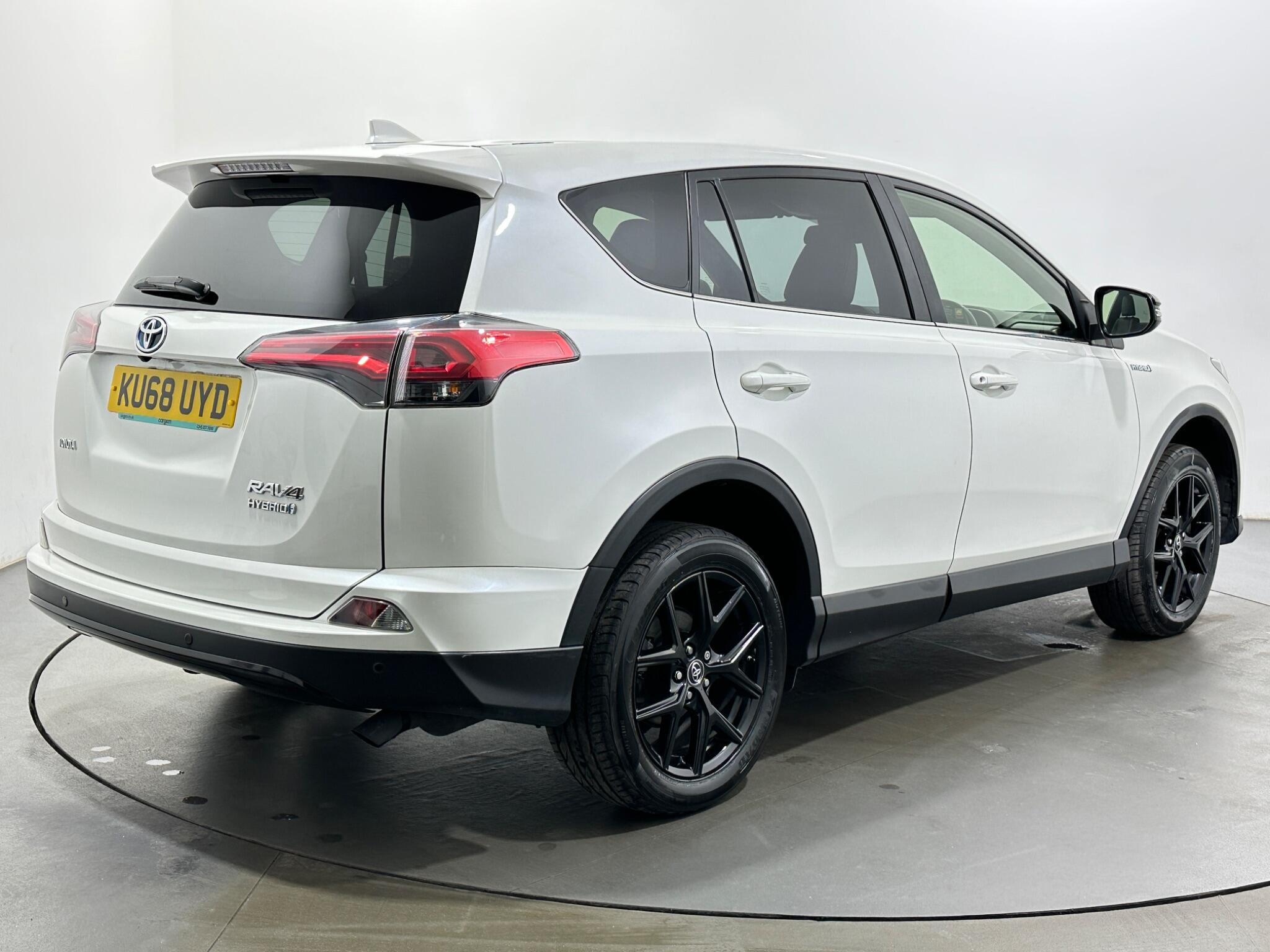 Toyota Rav4 view 8