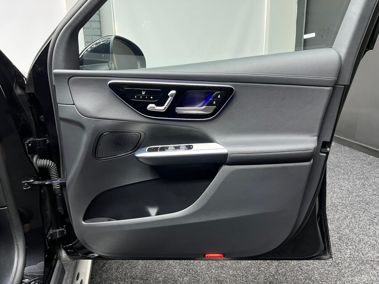 Mercedes-Benz GLC view 33