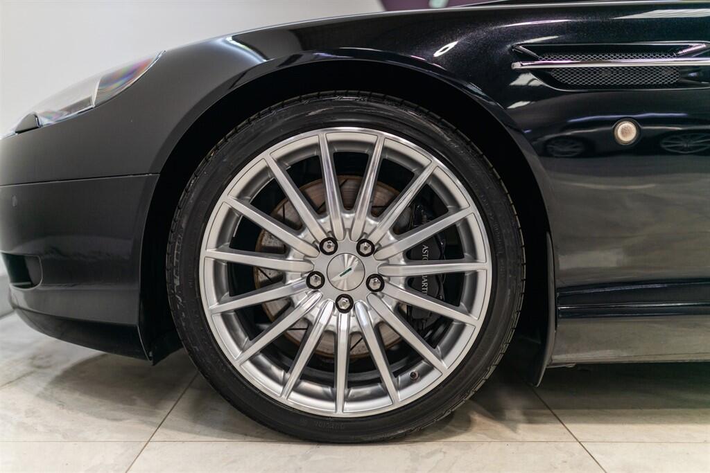Aston Martin DB9 view 8