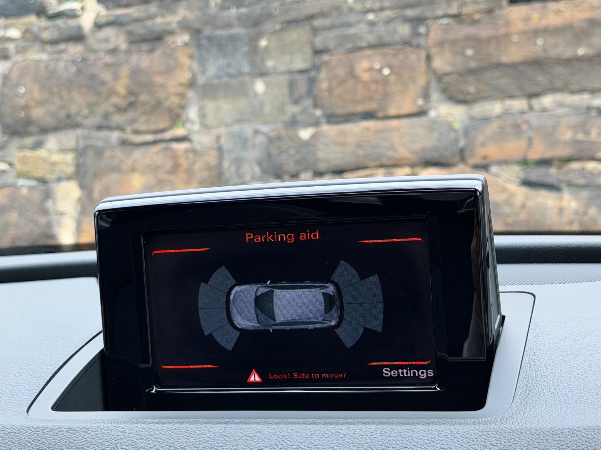 Audi Q3 view 36