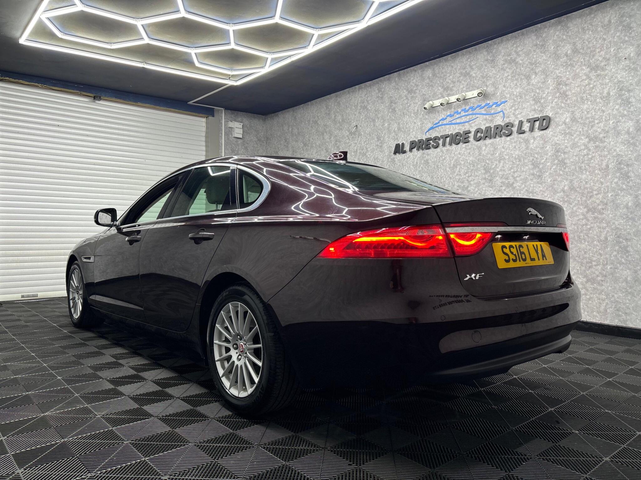 Jaguar XF view 26