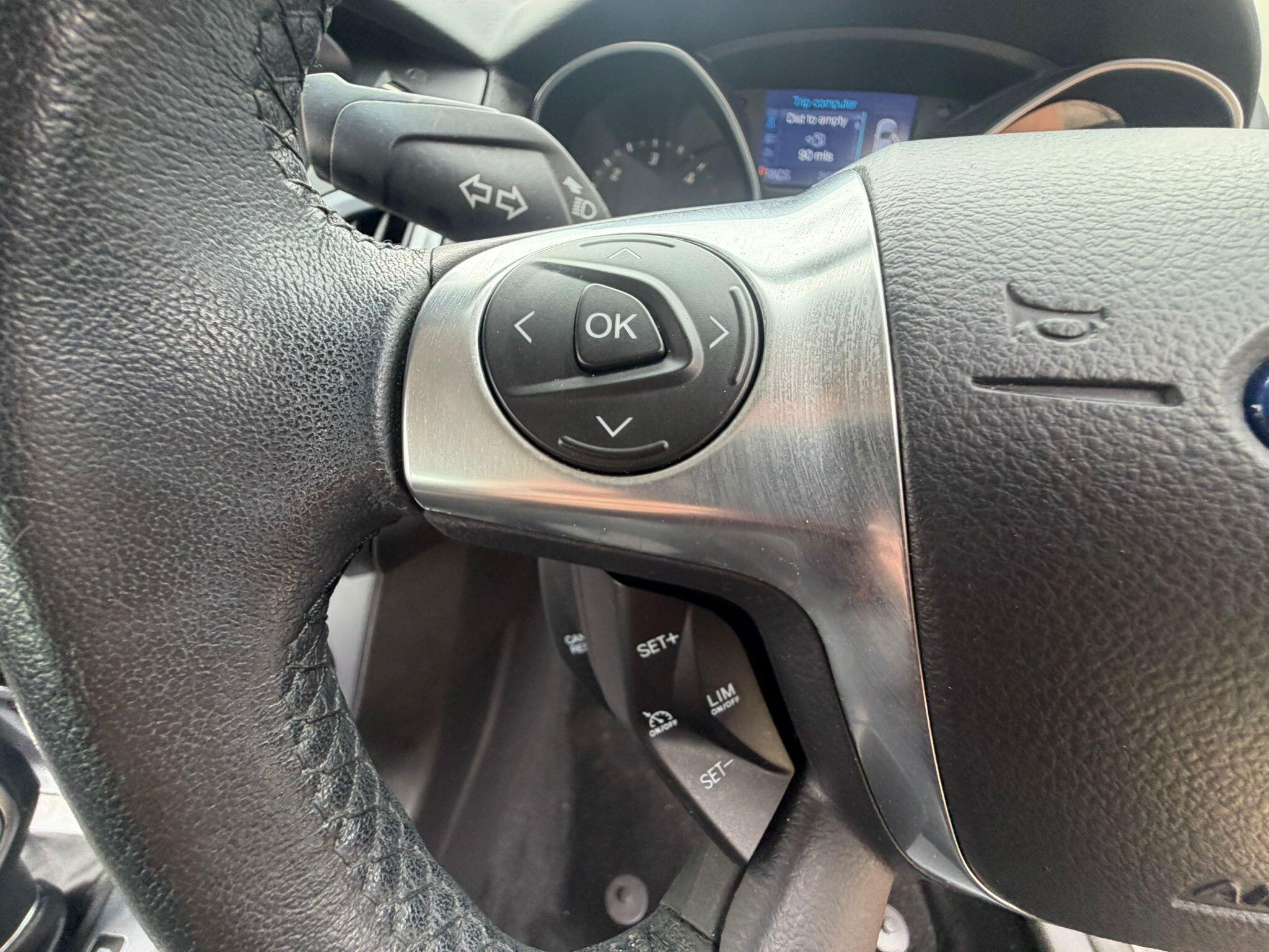 Ford Focus view 22