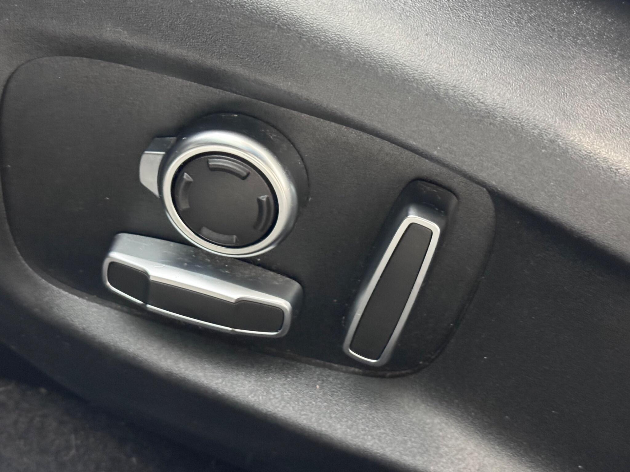 Jaguar I-Pace view 22