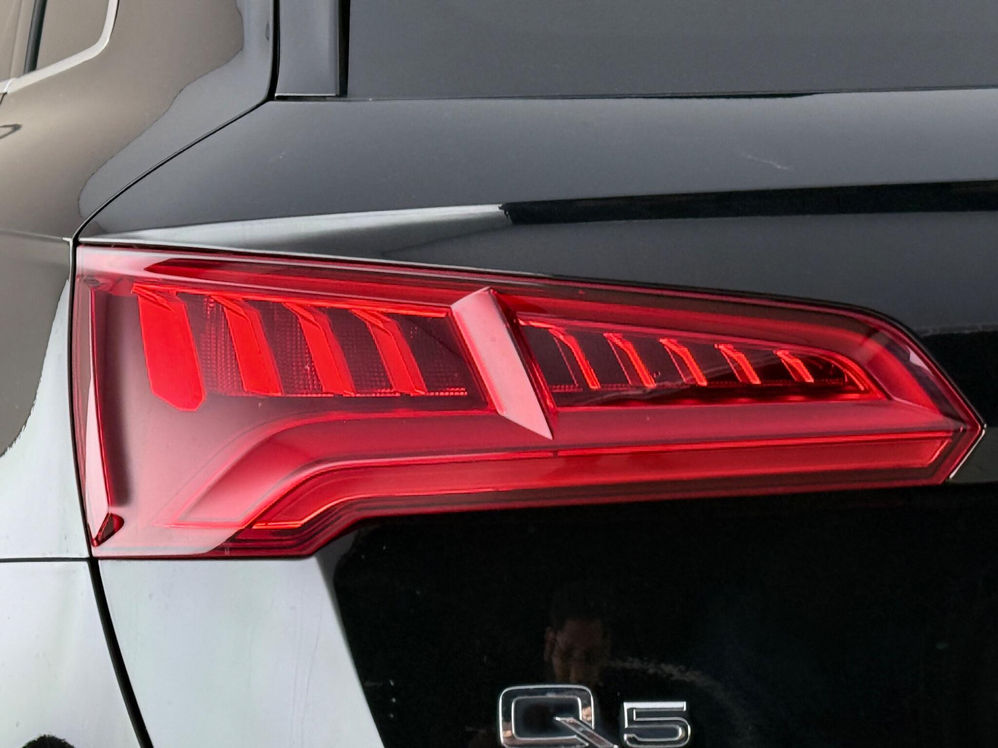 Audi Q5 view 12