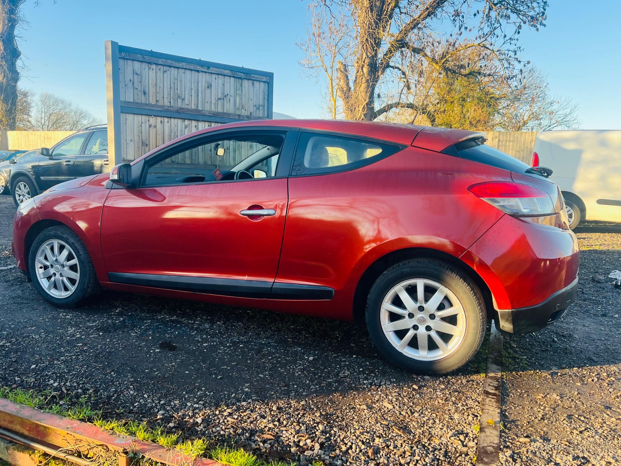 2009 Renault Megane 1.6 16V Expression Euro 5 3dr • 94,411 miles image 5