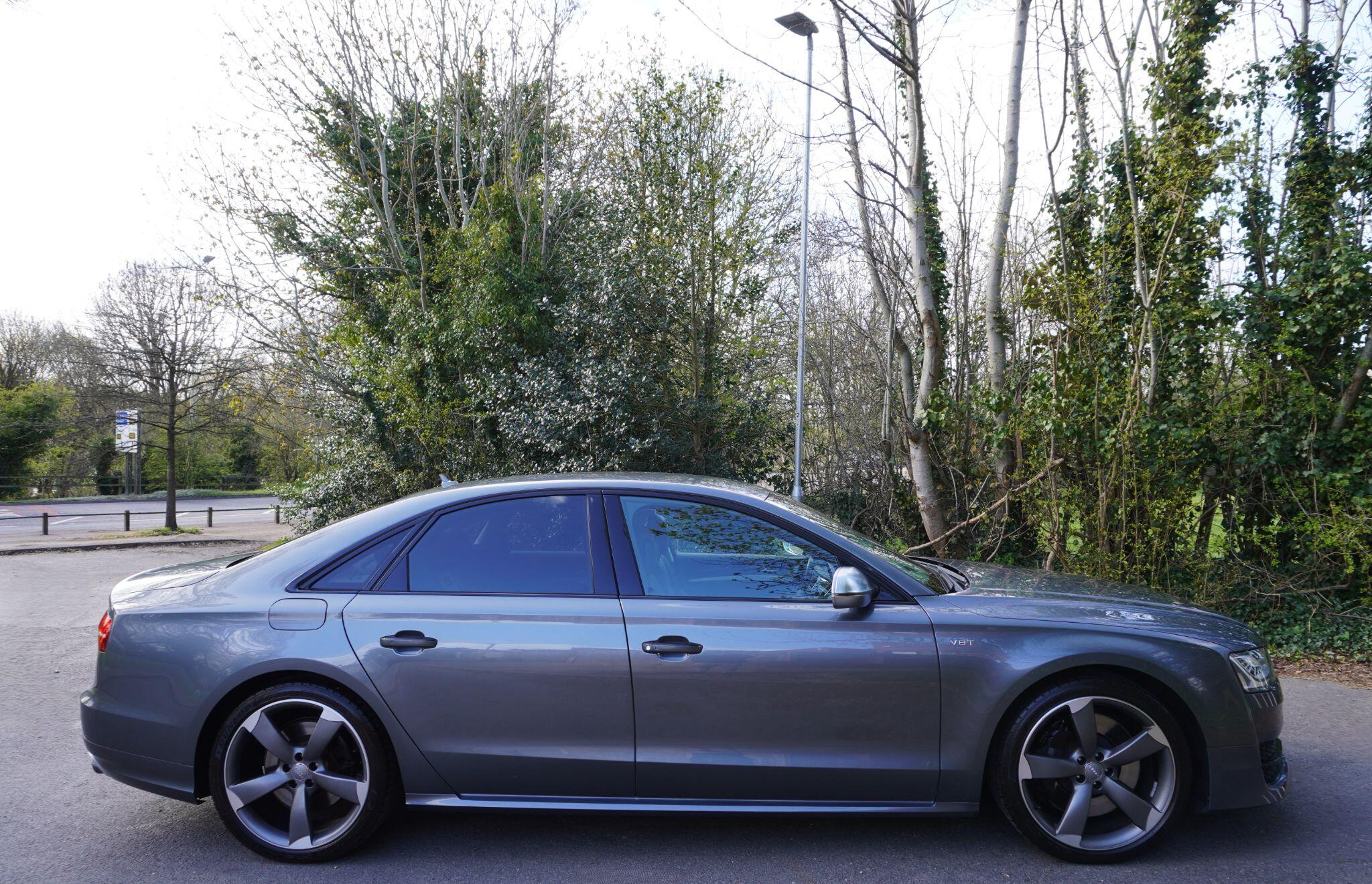 Audi S8 view 7