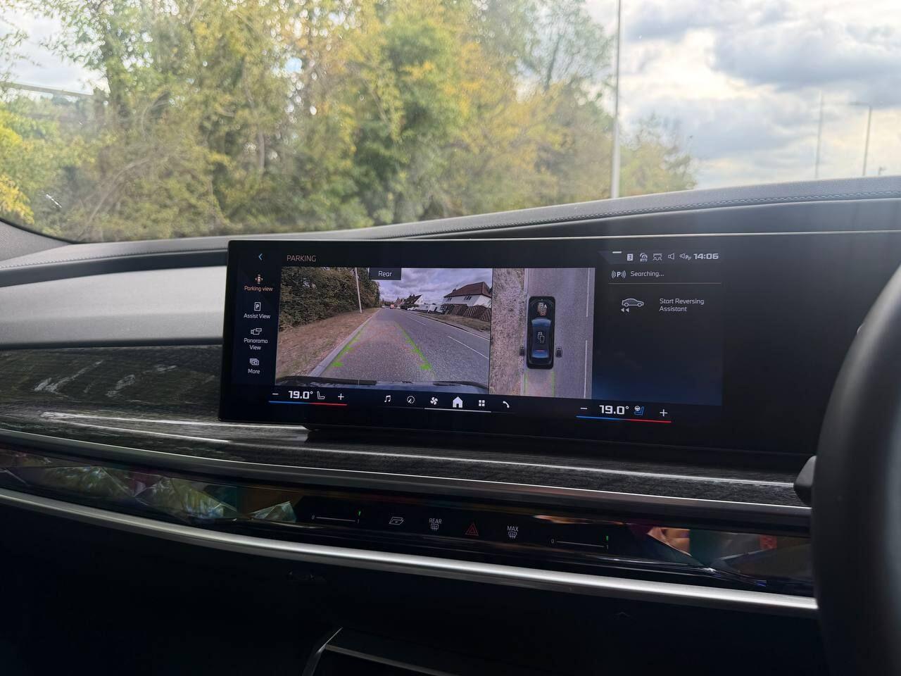 BMW 7 Series view 58