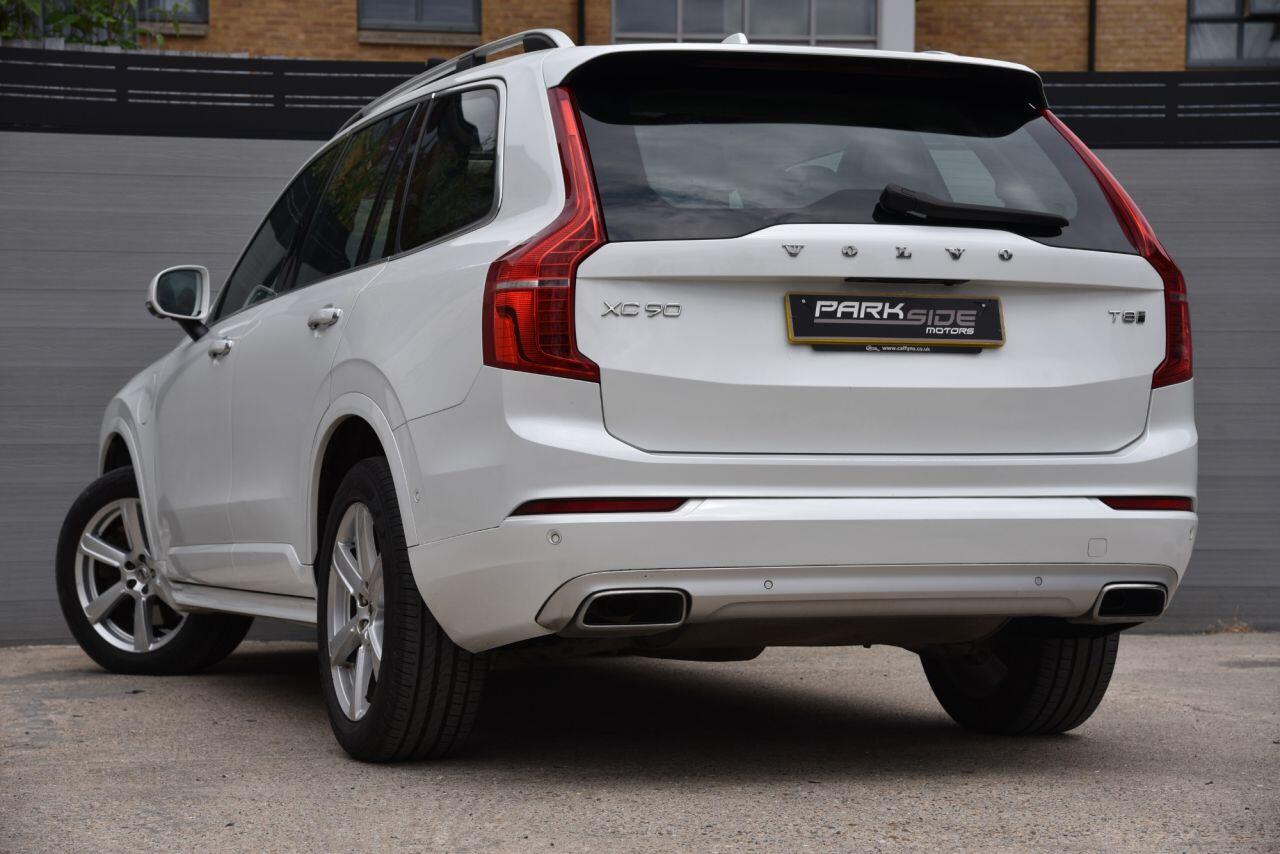Volvo XC90 view 3