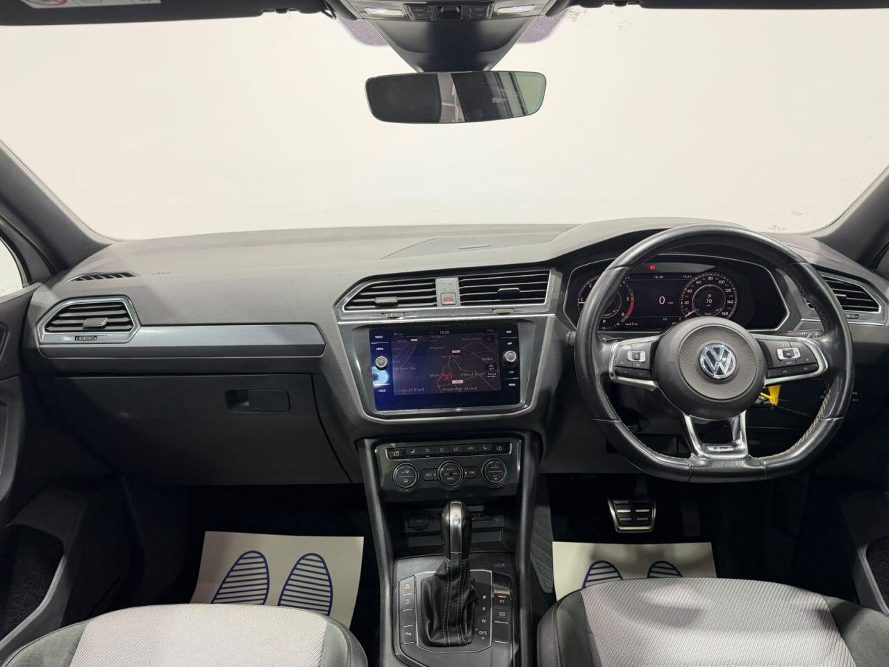 Volkswagen Tiguan view 4