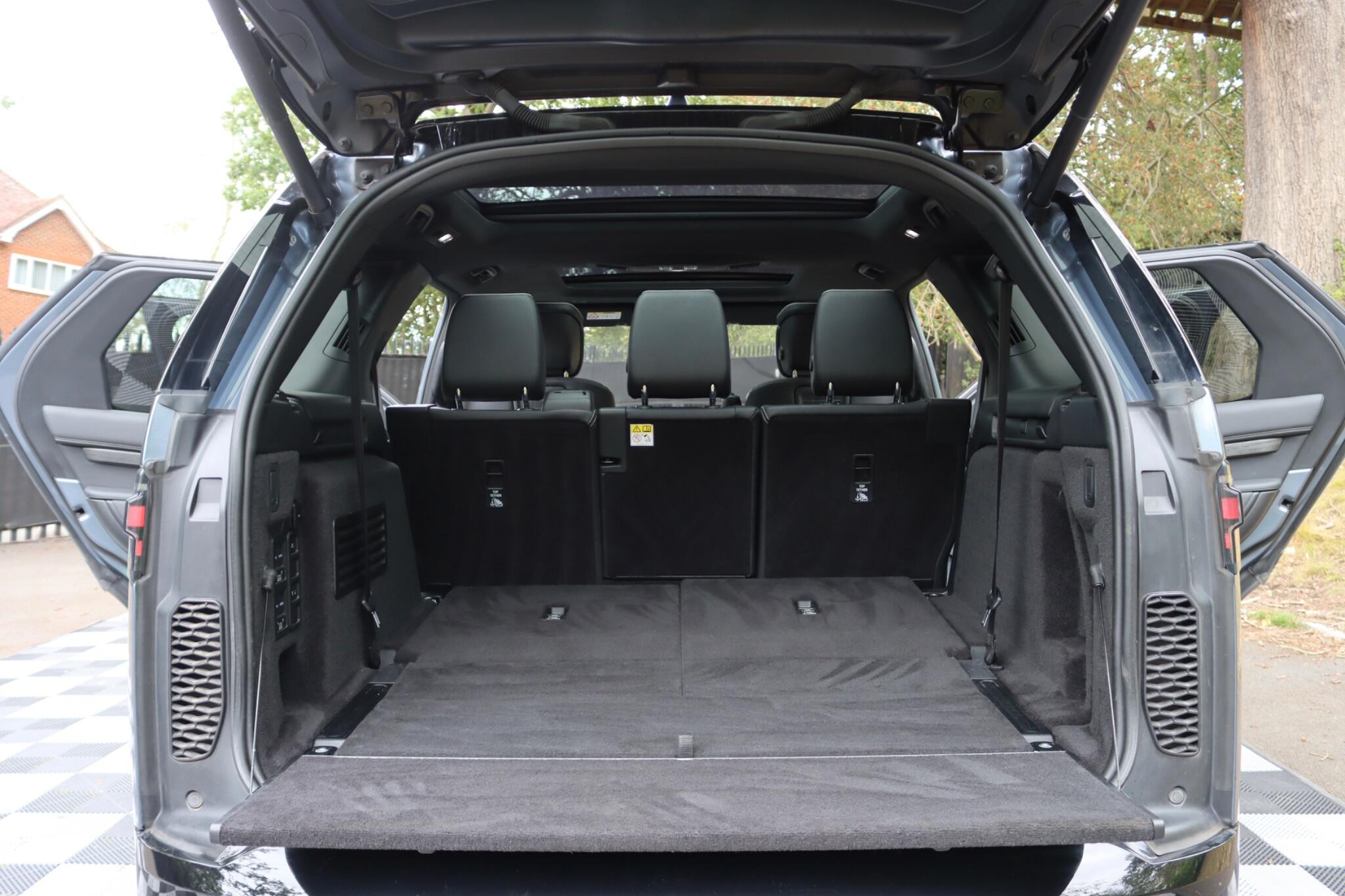 Land Rover Discovery view 16