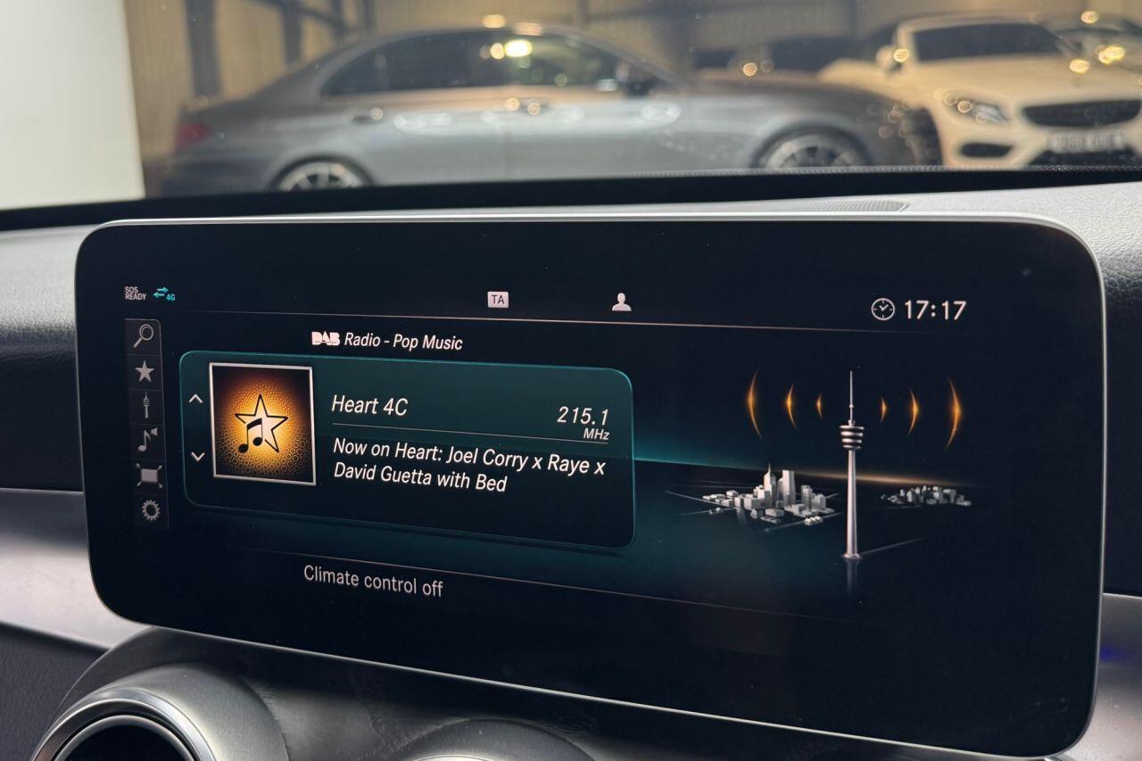 Mercedes-Benz C-Class view 28