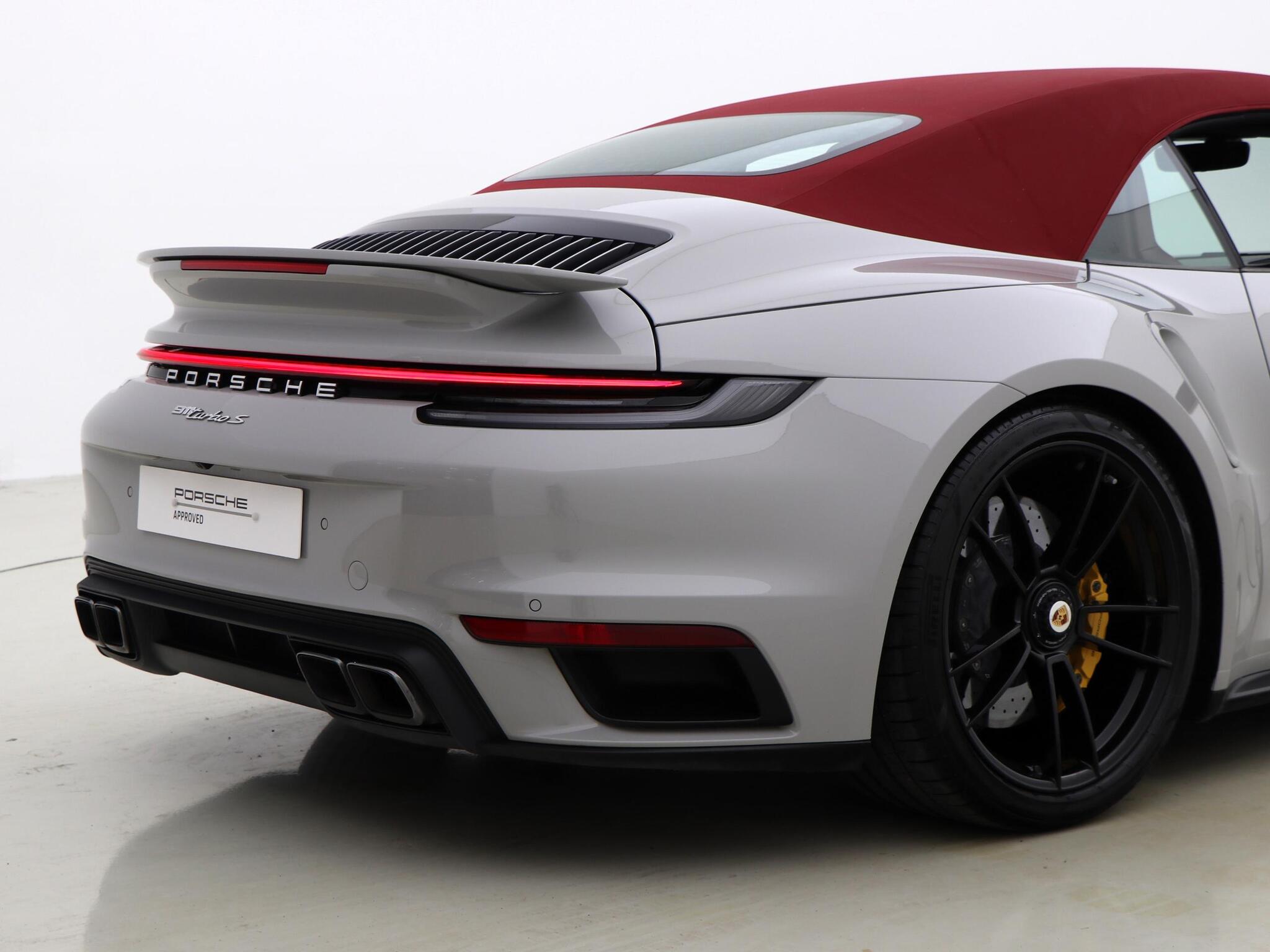 Porsche 911 view 25