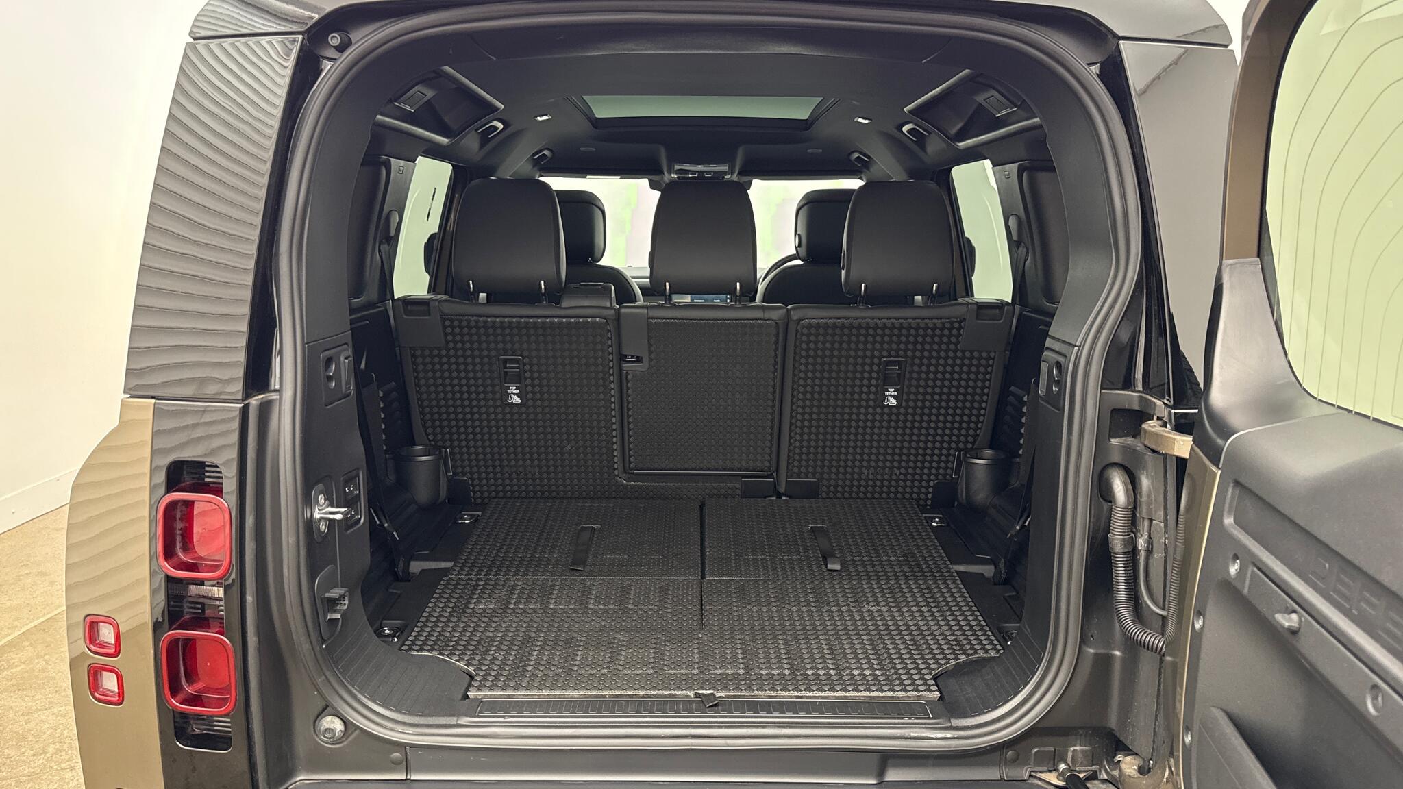 Land Rover Defender view 10