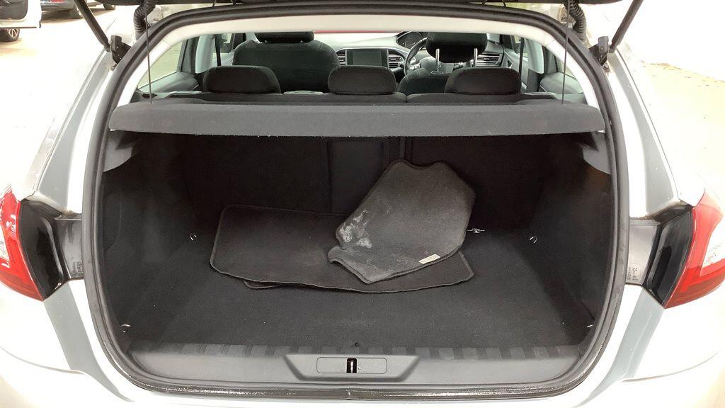 Peugeot 308 view 17