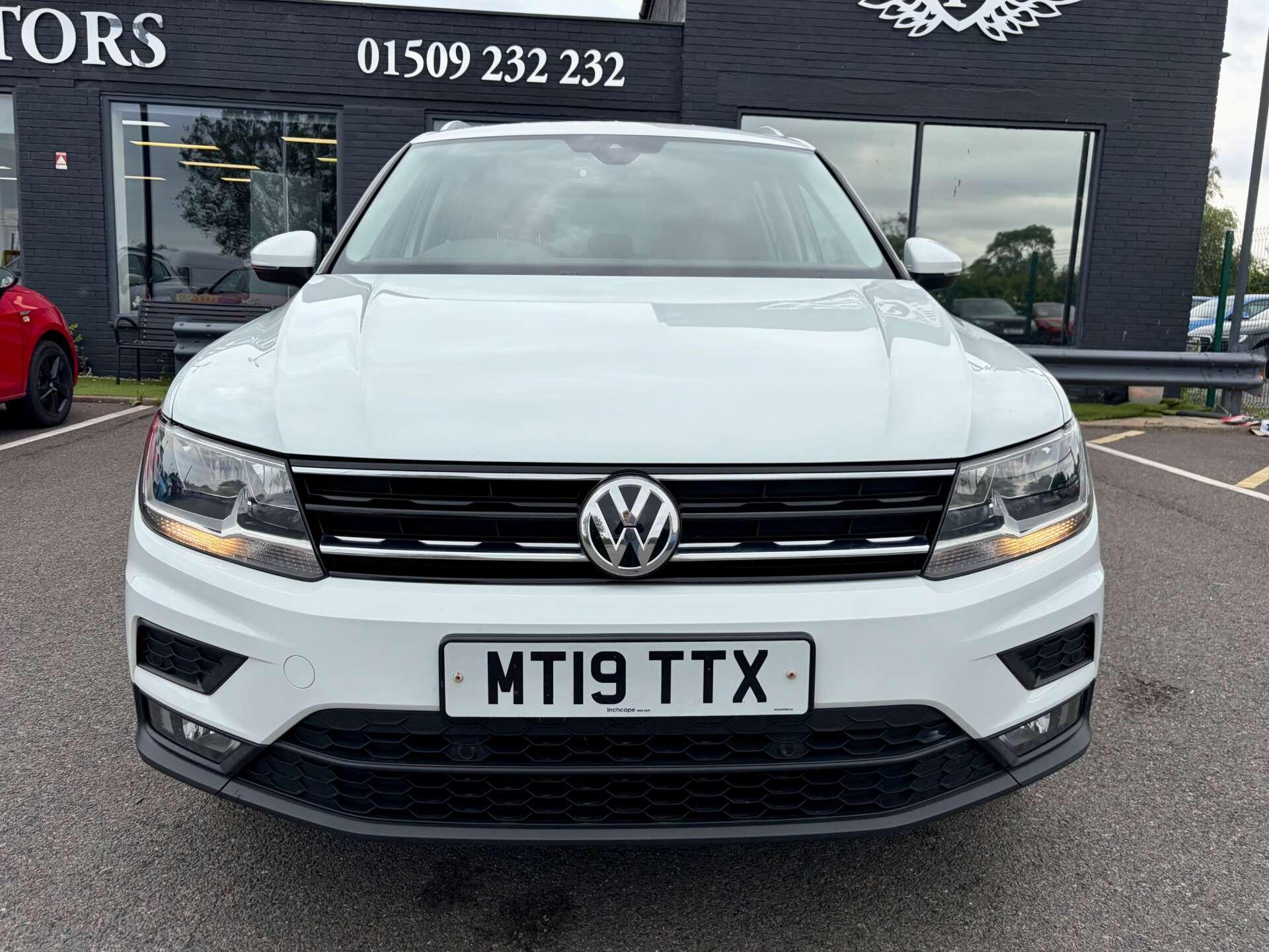 Volkswagen Tiguan view 3