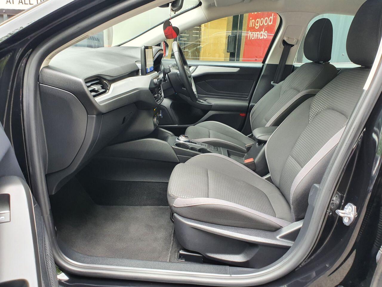 Ford Focus view 26