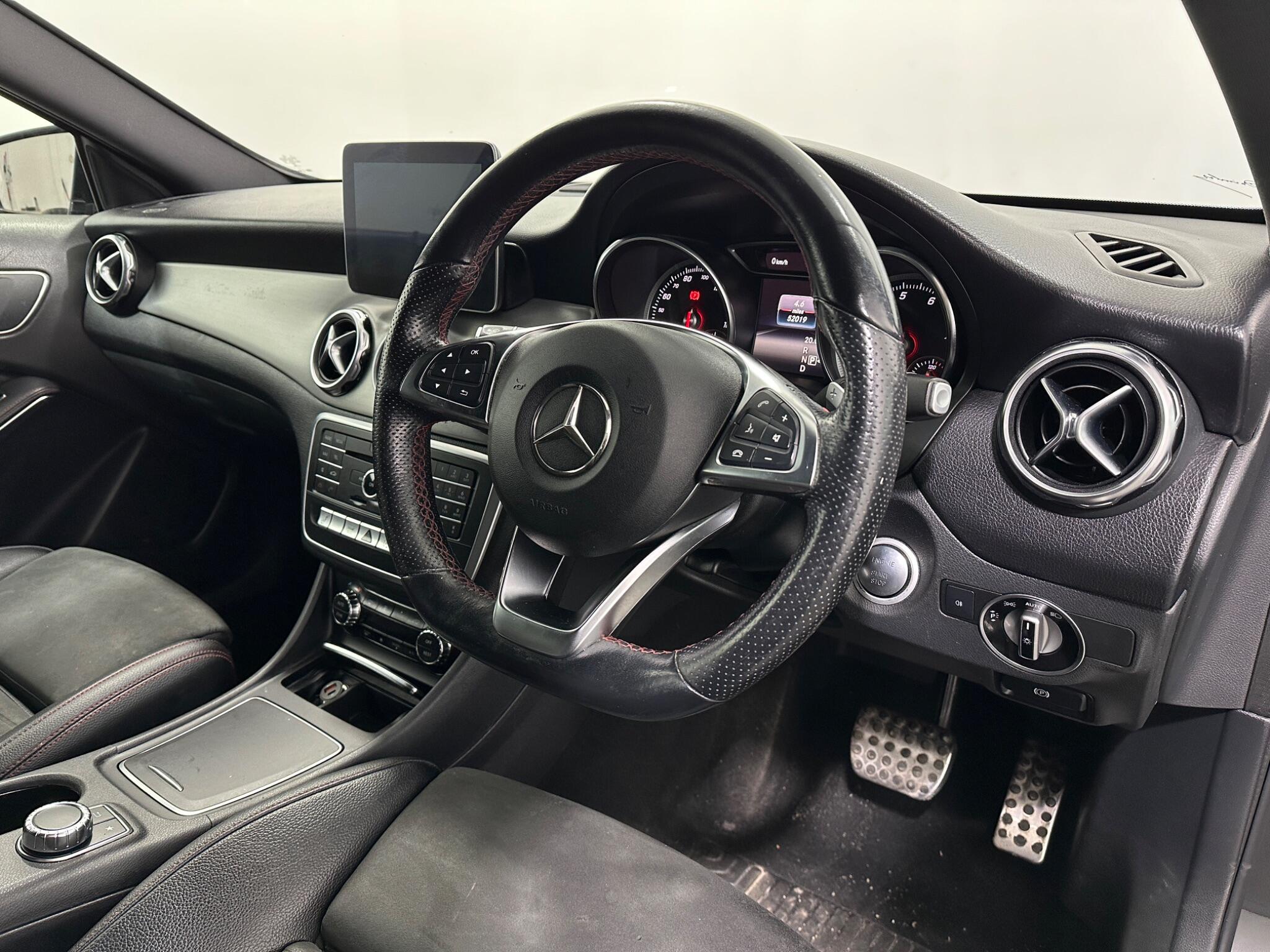 Mercedes-Benz Gla view 11